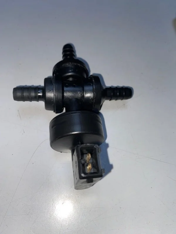 Клапан управления вакуумного насоса Volvo 31265825