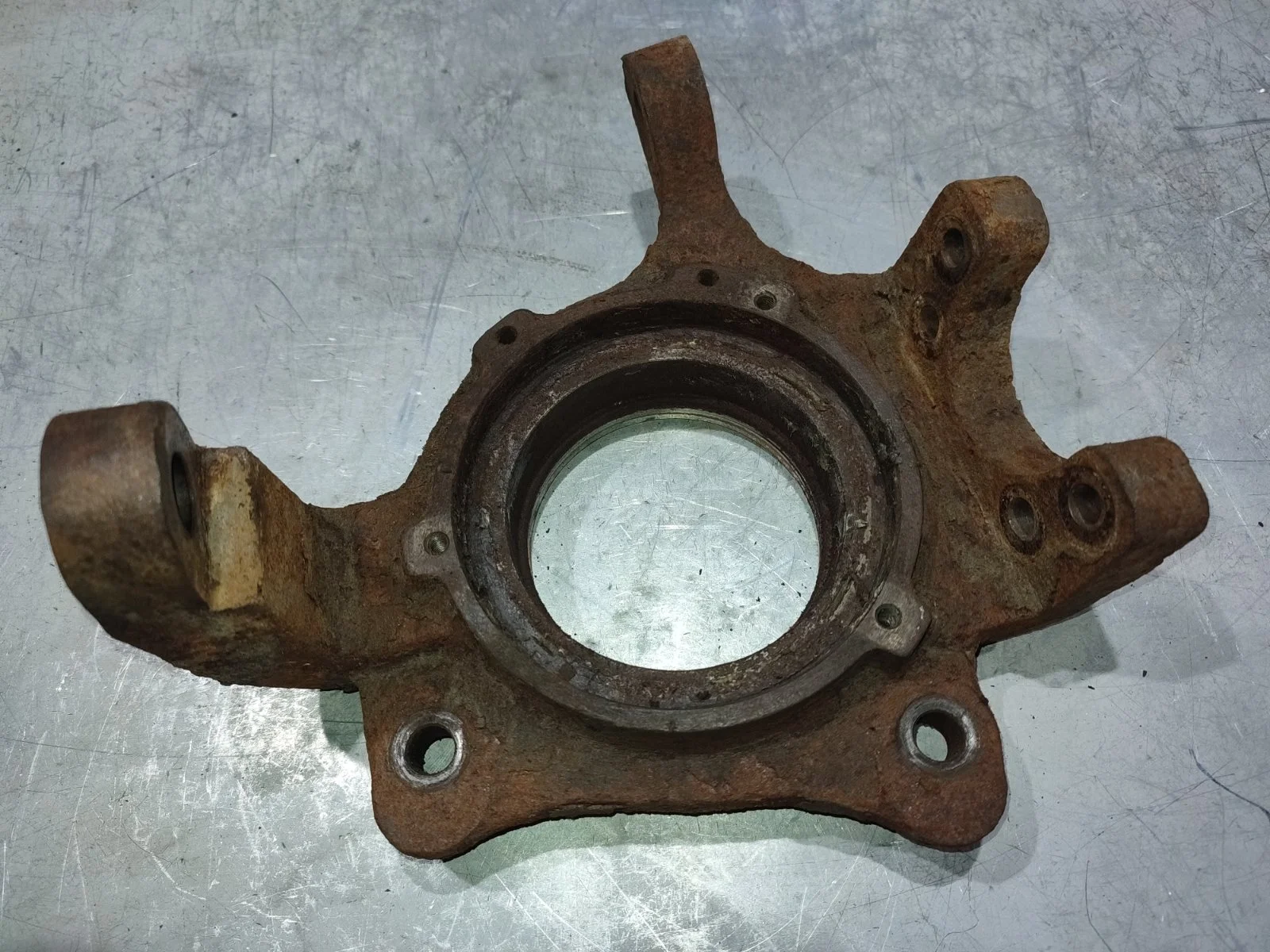 Цапфа (кулак поворотный) SsangYong Actyon 2008 C100