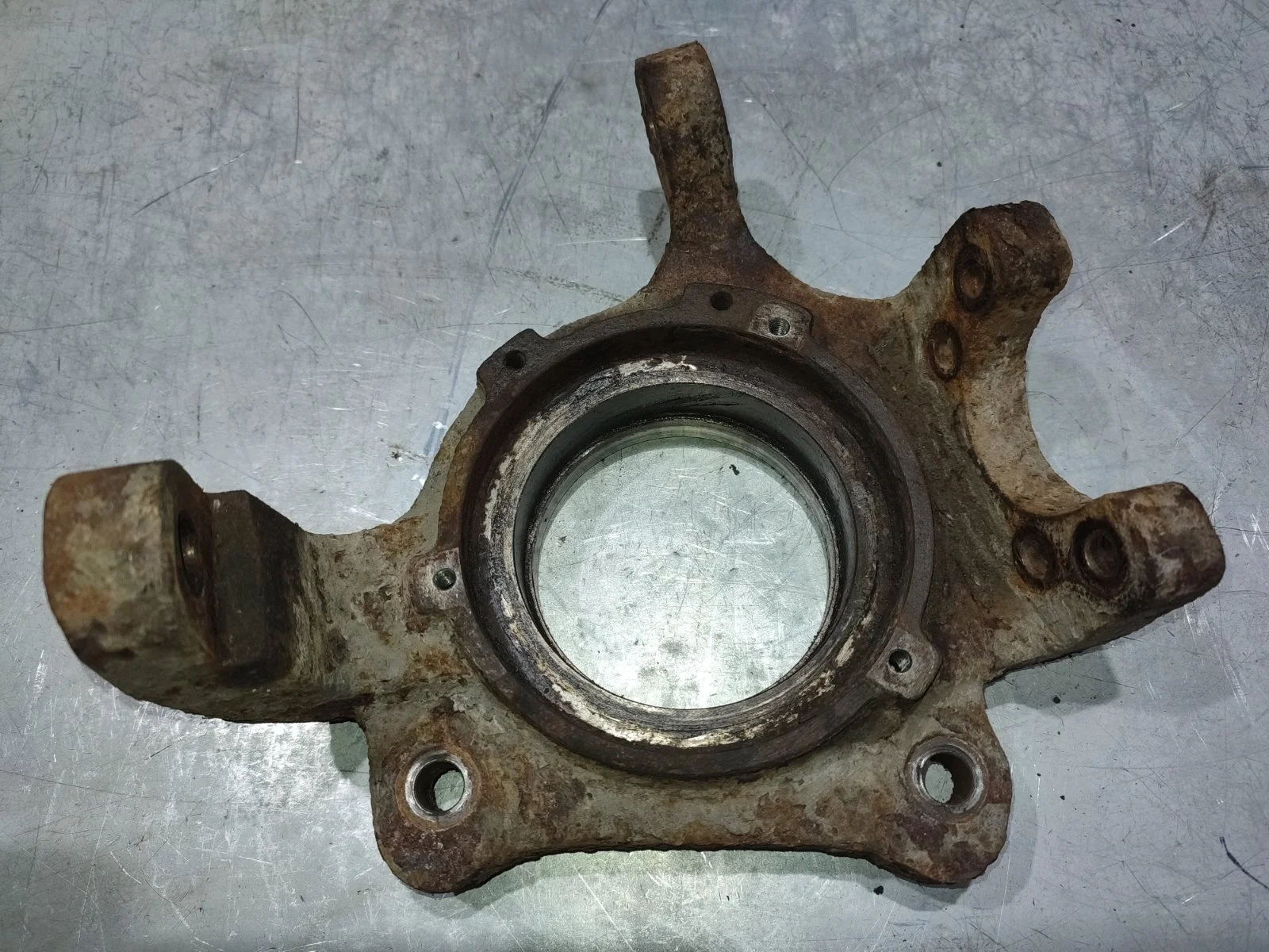 Цапфа (кулак поворотный) Ssang Yong Actyon 2007 C100