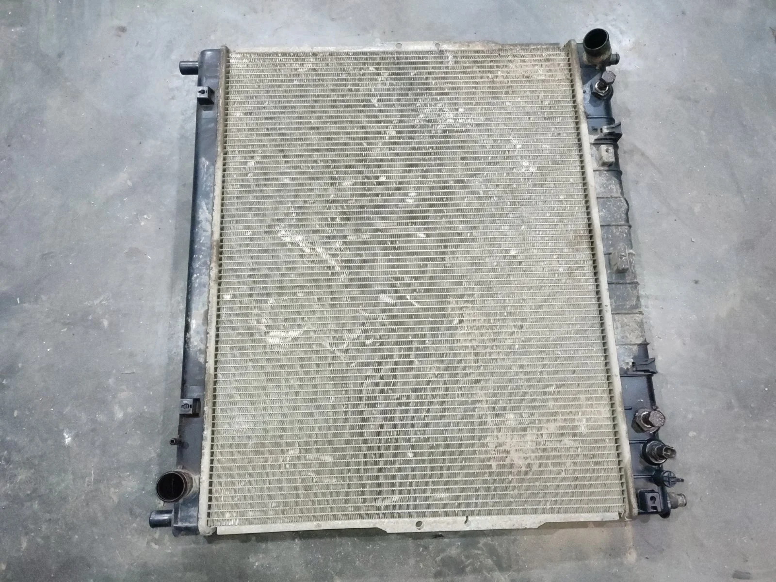 Радиатор охлаждения двигателя SsangYong Rexton 2005 Y200