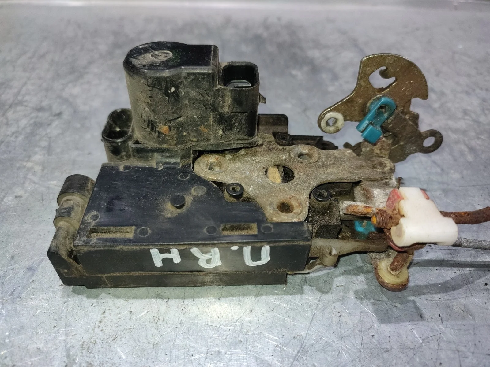 Замок двери SsangYong Rexton 2005 Y200