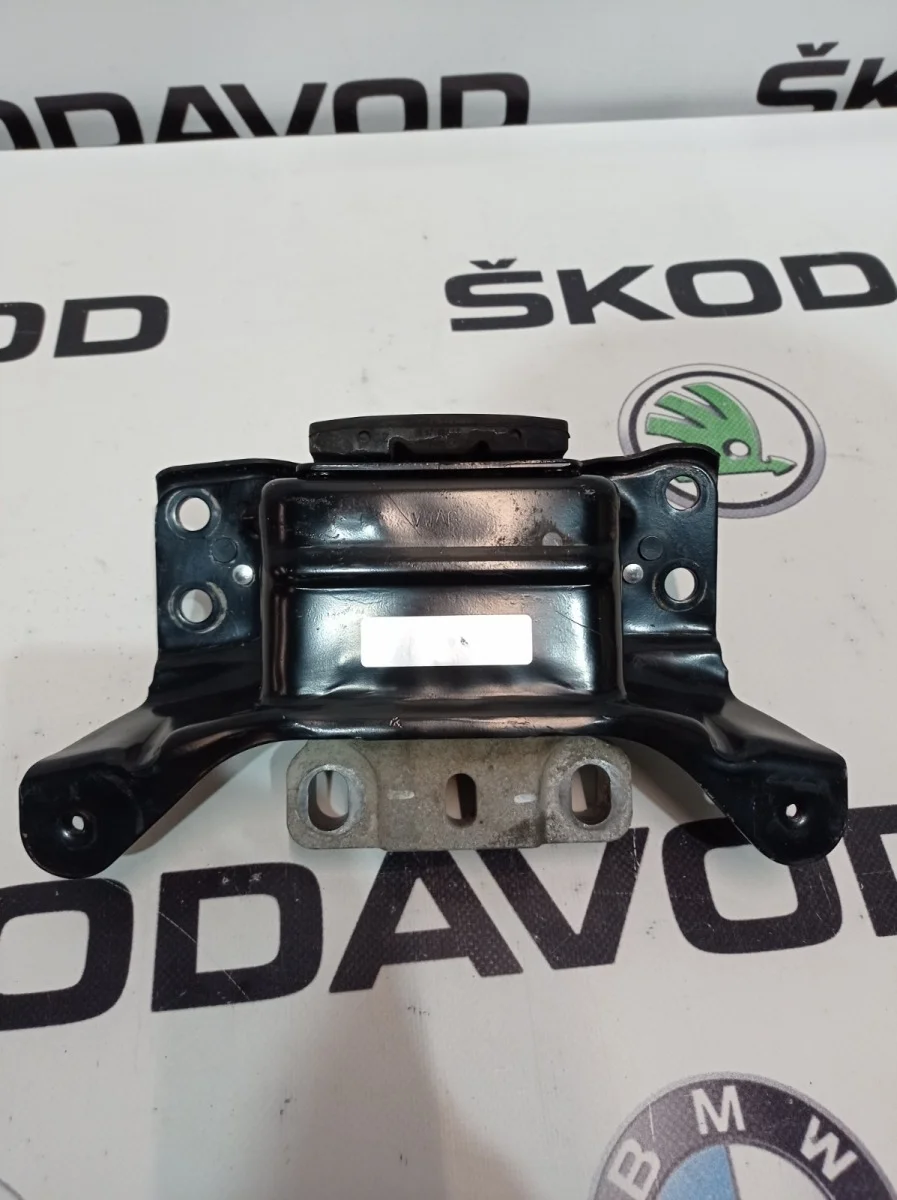 Опора КПП DSG7 Skoda Octavia 2015 5Q0199555R A7 (5E) 1.4 CZDA, левая