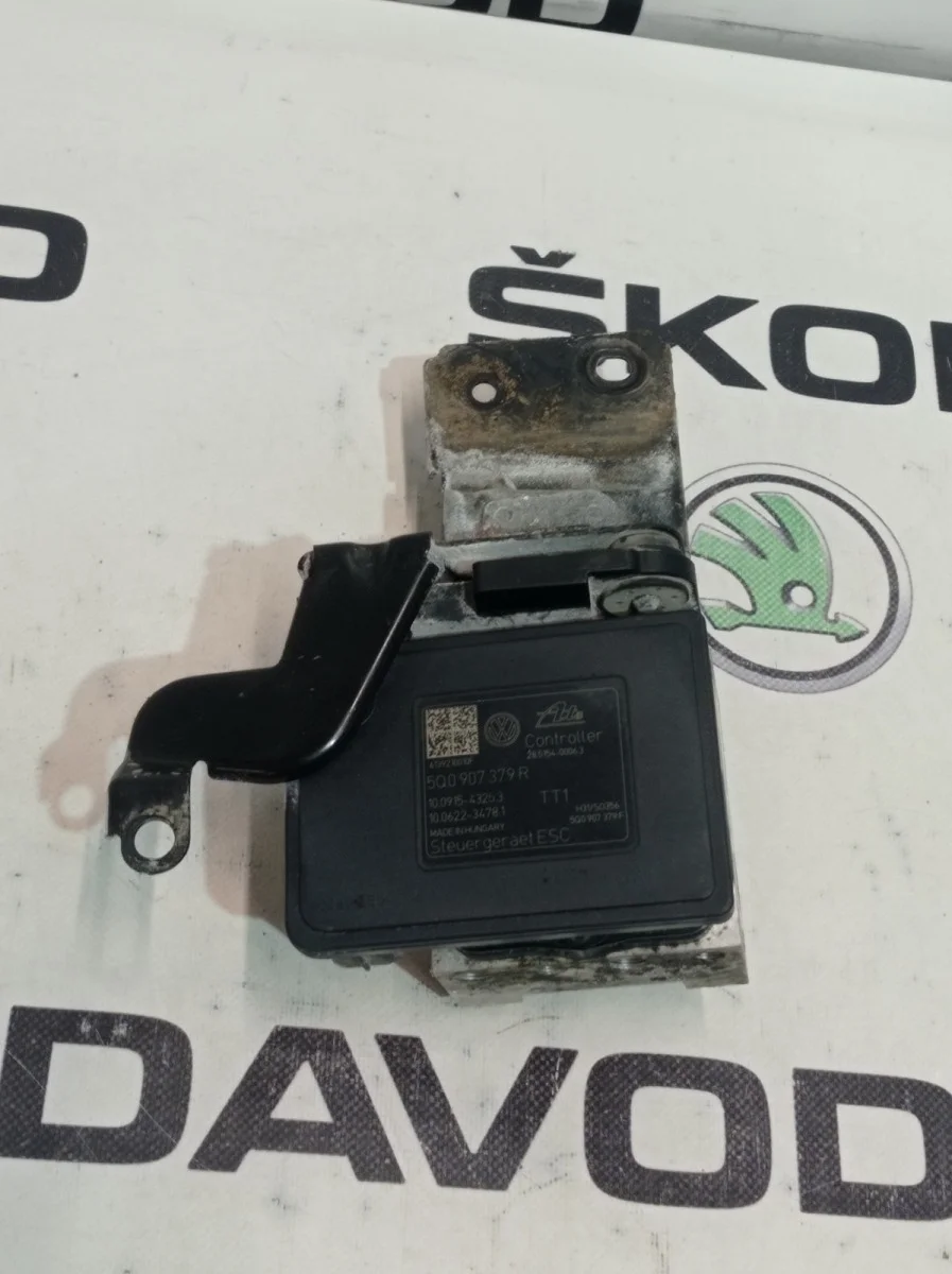 Блок ABS в сборе Skoda Octavia 2013 5Q0614517QBEF A7 (5E) 1.8 CJSA