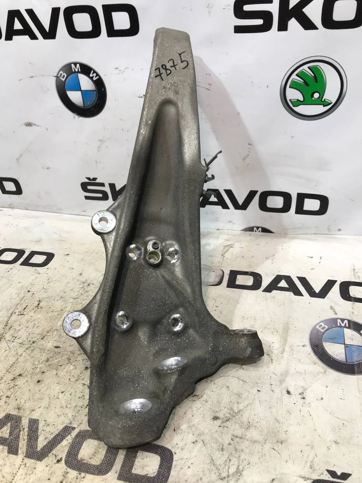 Кулак поворотный BMW 5 series 2011 31216775769 F10 N20B20A, передний левый