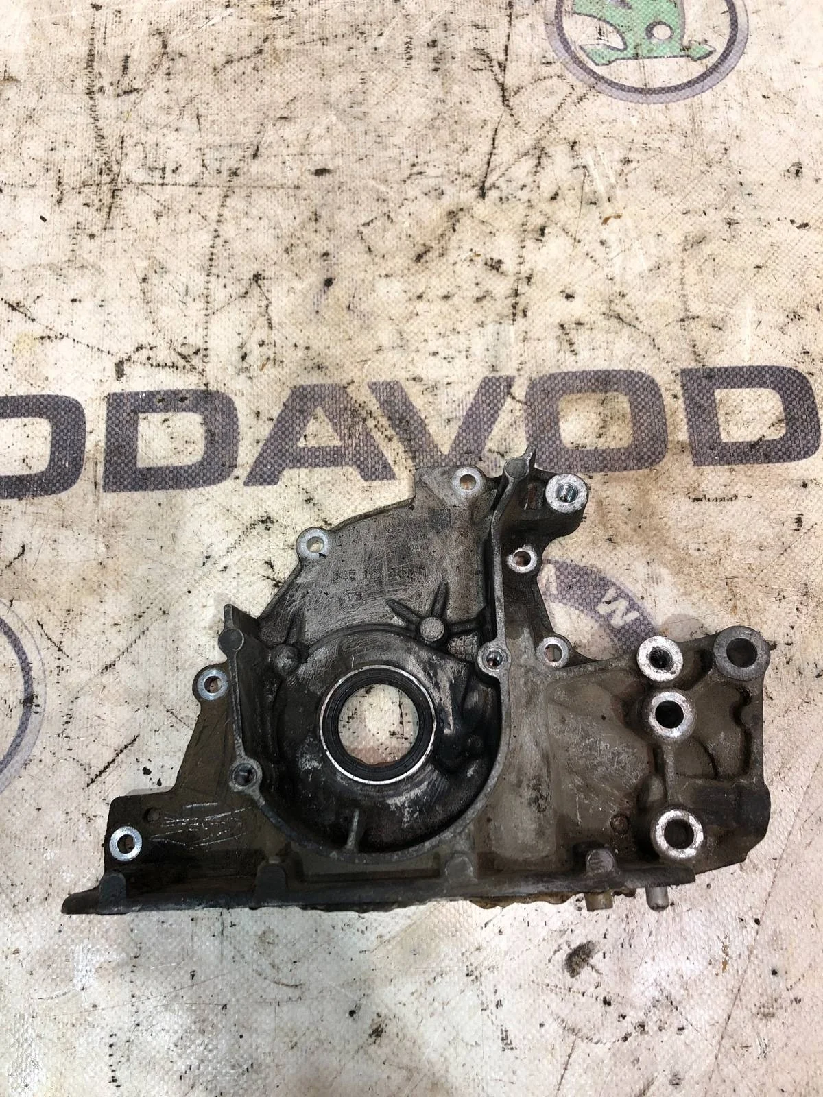 Масляный насос (маслонасос) Skoda Octavia 2014 04E115105AH A7 (5E) 1.2 CJZA