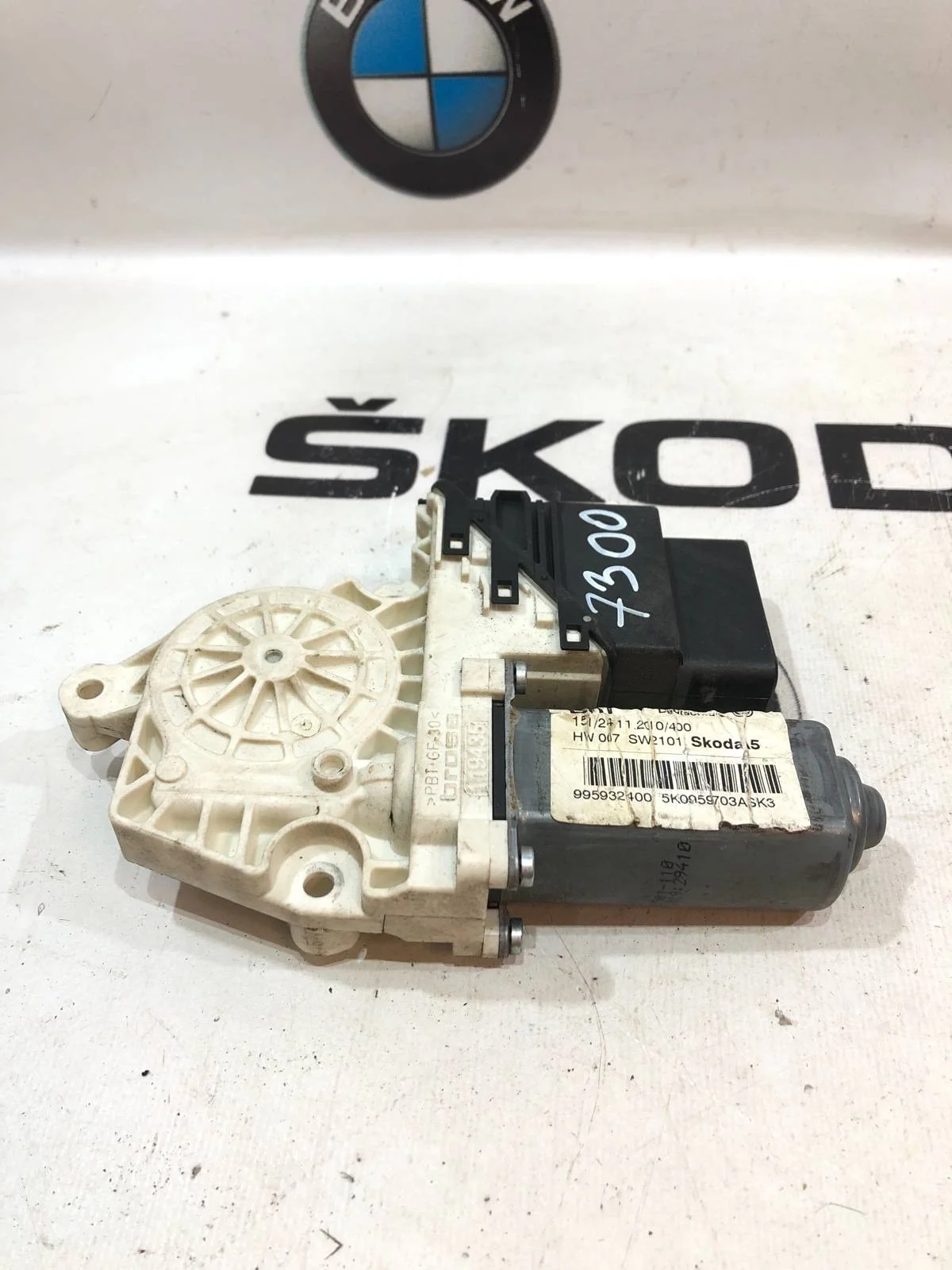 Мотор стеклоподъемника Skoda Octavia 2010 5K0959703ASK3 A5 (1Z) 1.6 BSE, задний левый