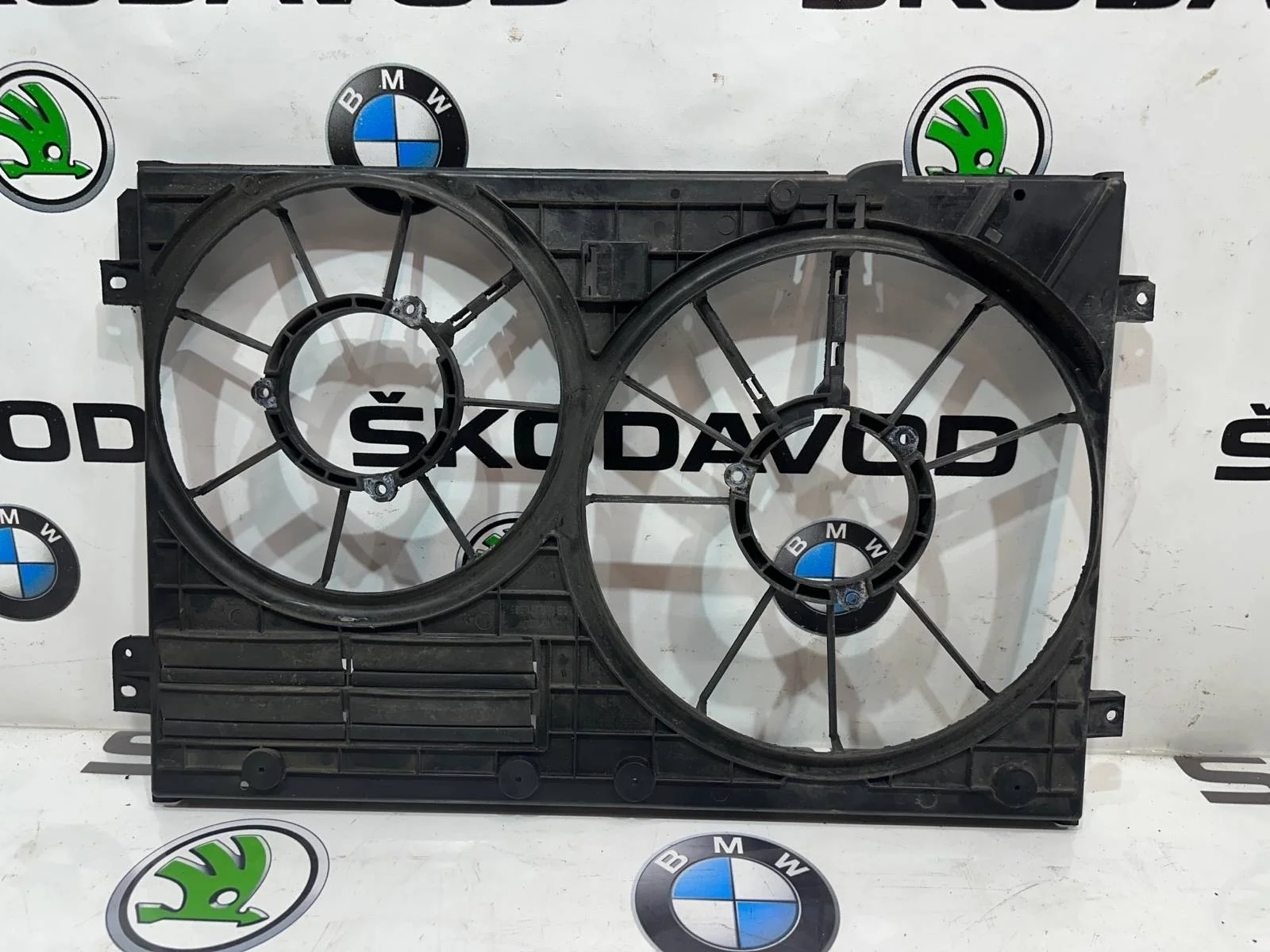 Диффузор вентилятора Skoda Octavia RS 2010 1K0121207BC A5 (1Z) 2.0 CCZA