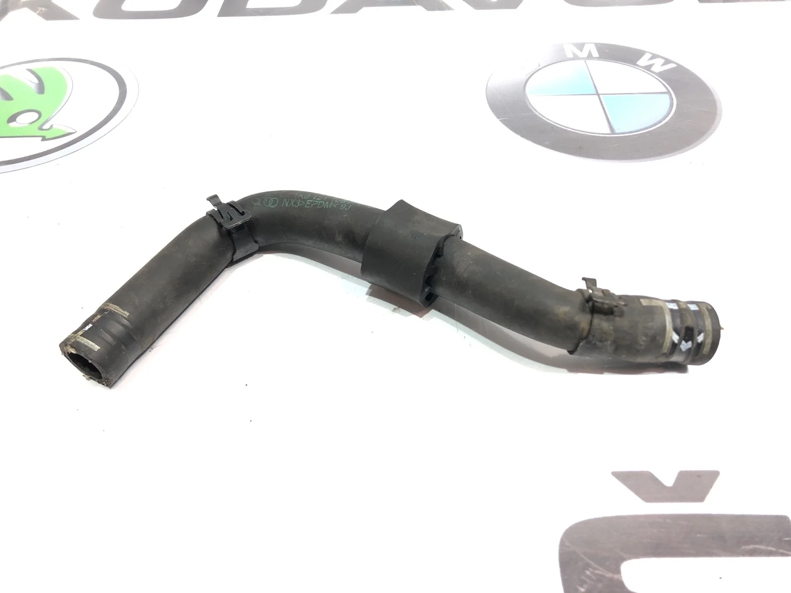 Патрубок расширительного бачка нижний Skoda Octavia 2009 1K0121109AK A5 (1Z) 1.8 CDAB