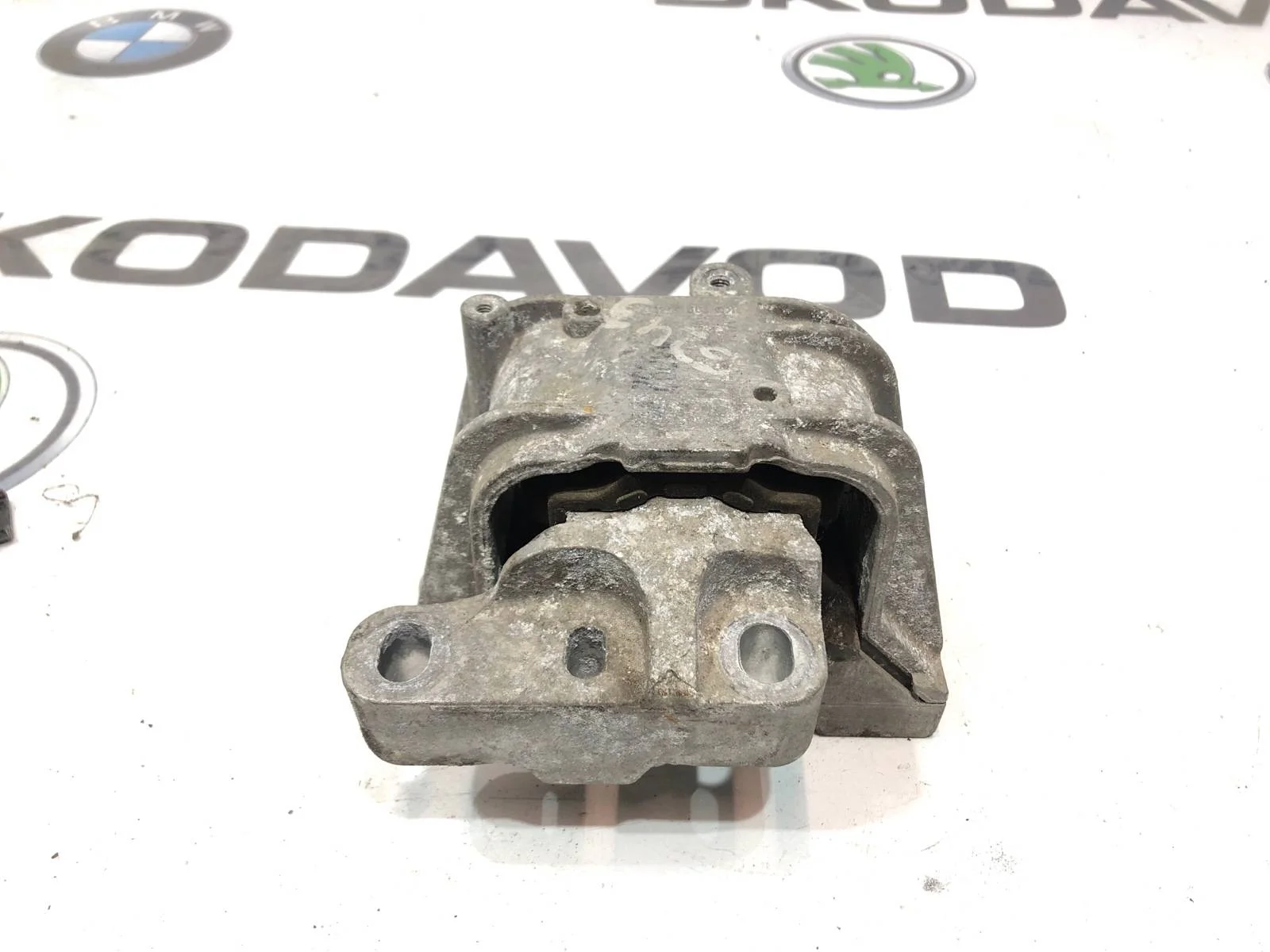 Опора двигателя Skoda Yeti 2011 1K0199262CP 5L 1.2 CBZB, правая