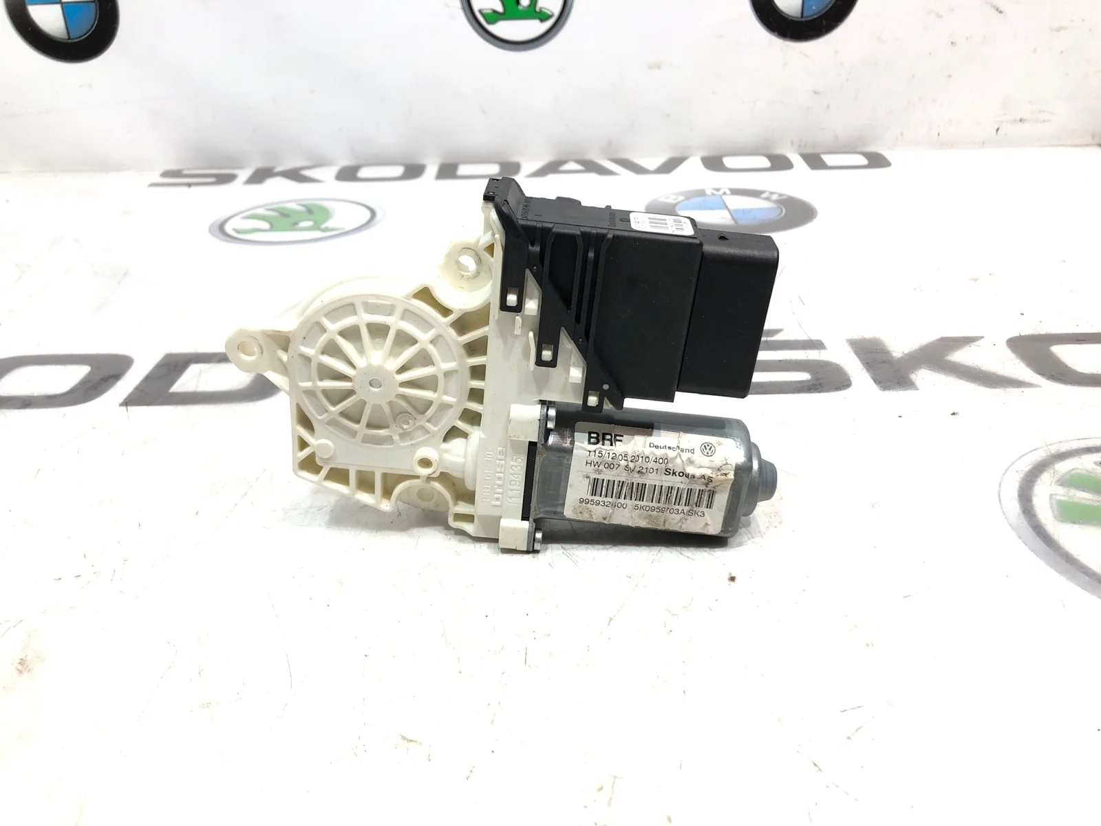 Мотор стеклоподъемника Skoda Octavia RS 2010 5K0959703A A5 (1Z) 2.0 CCZA, задний левый