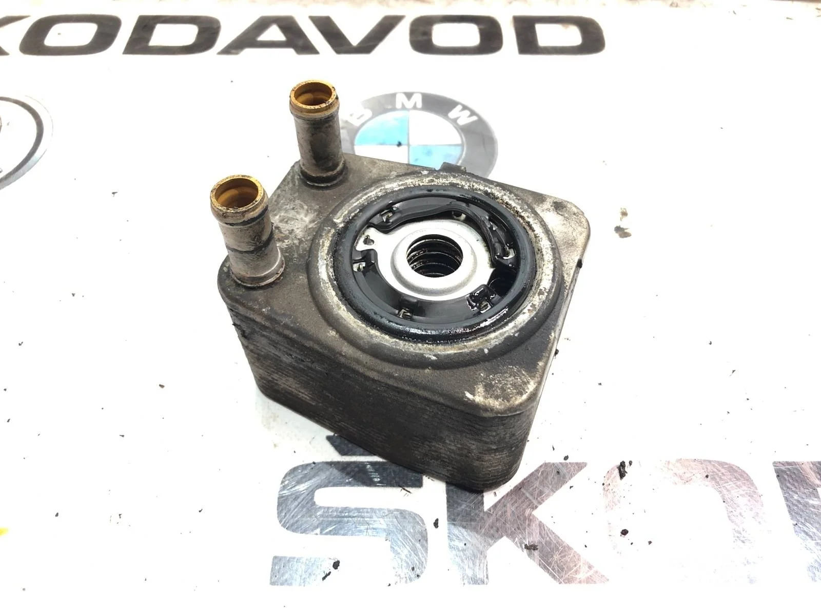 Радиатор масляный (теплообменник) Skoda Octavia RS 2010 038117021E A5 (1Z) 2.0 CEGA