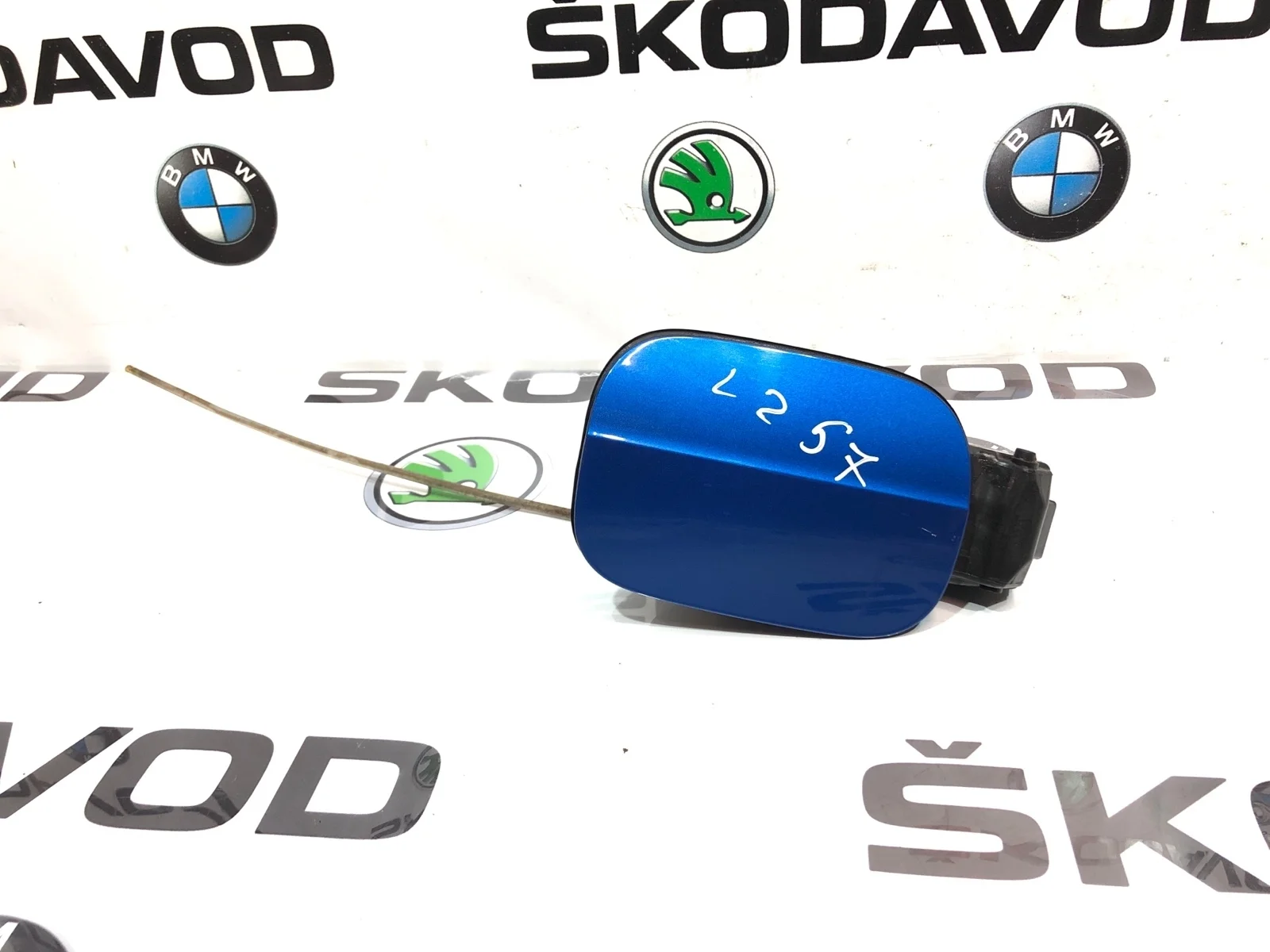 Лючок бензобака Skoda Octavia 2016 5E0809702B A7 (5E) 1.4 CZDA