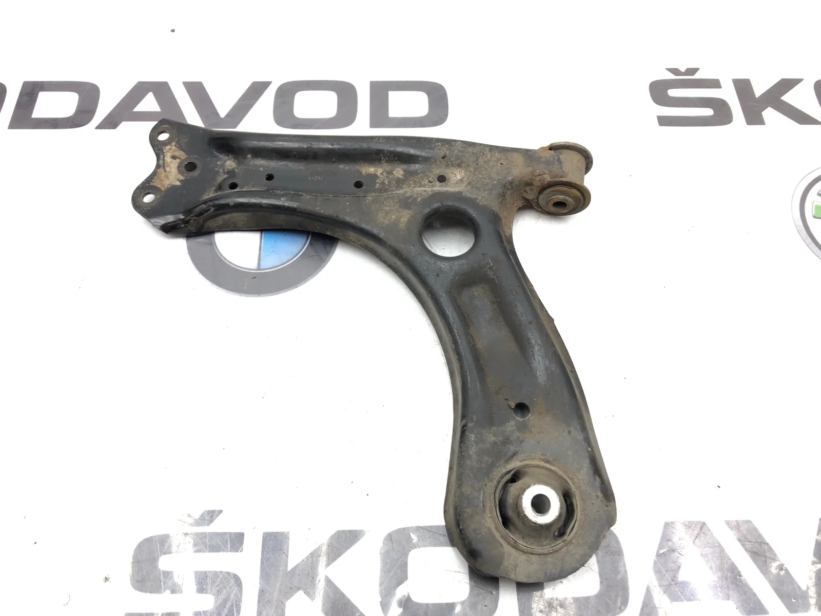 Рычаг подвески Skoda Rapid 2013 6R0407151F 1.2 CBZA, передний левый