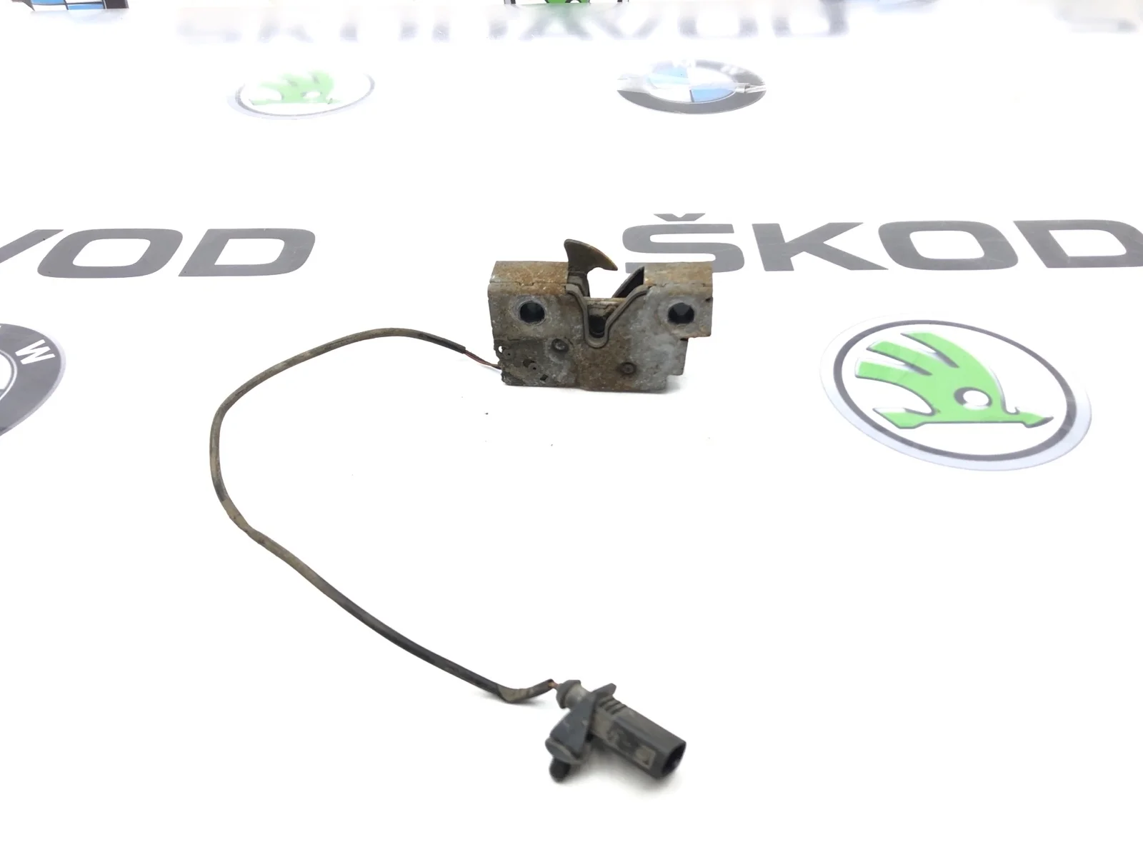 Замок капота Skoda Octavia 2016 5E0823509B A7 (5E) 1.8 CJSA