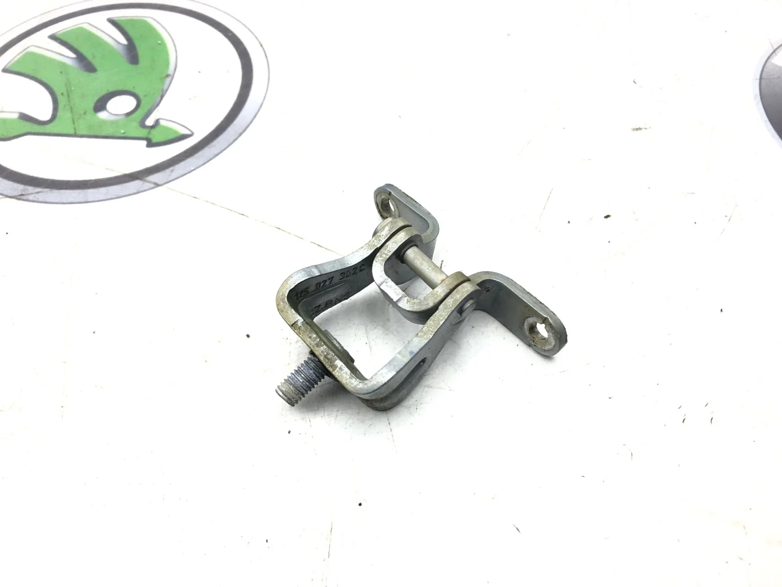 Петля крышки багажника Skoda Octavia Scout 2011 1Z5827302C A5 (1Z) 1.8 CDAB, правая