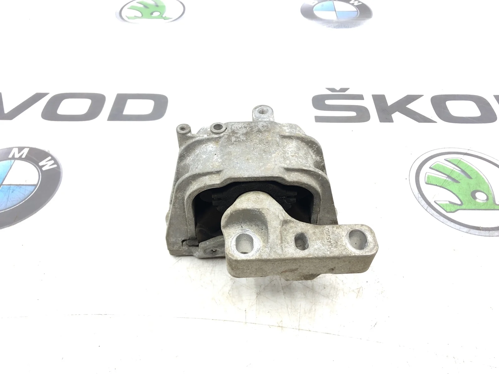 Опора двигателя Skoda Octavia 2009 1K0199262AT A5 (1Z)