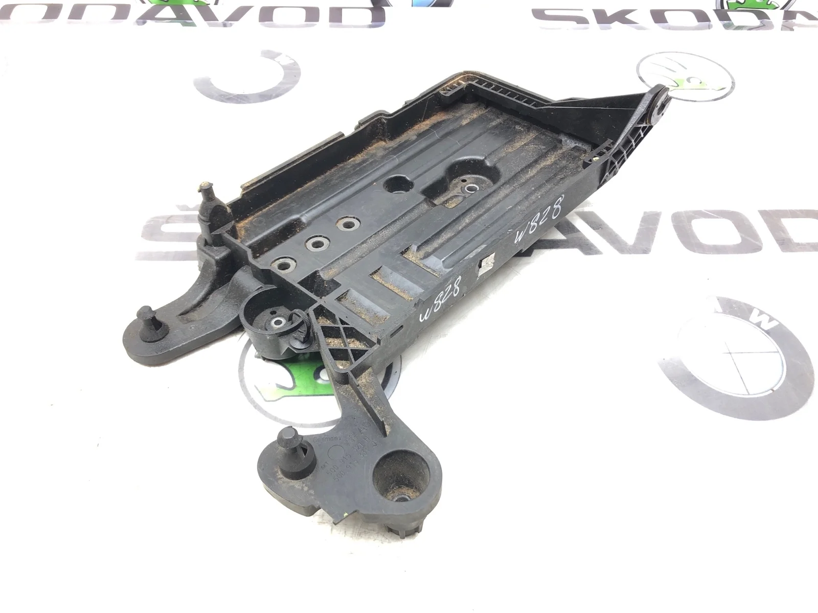 Площадка аккумулятора (АКБ) Skoda Octavia 2015 5Q0915321H A7 (5E) 1.2 CJZA