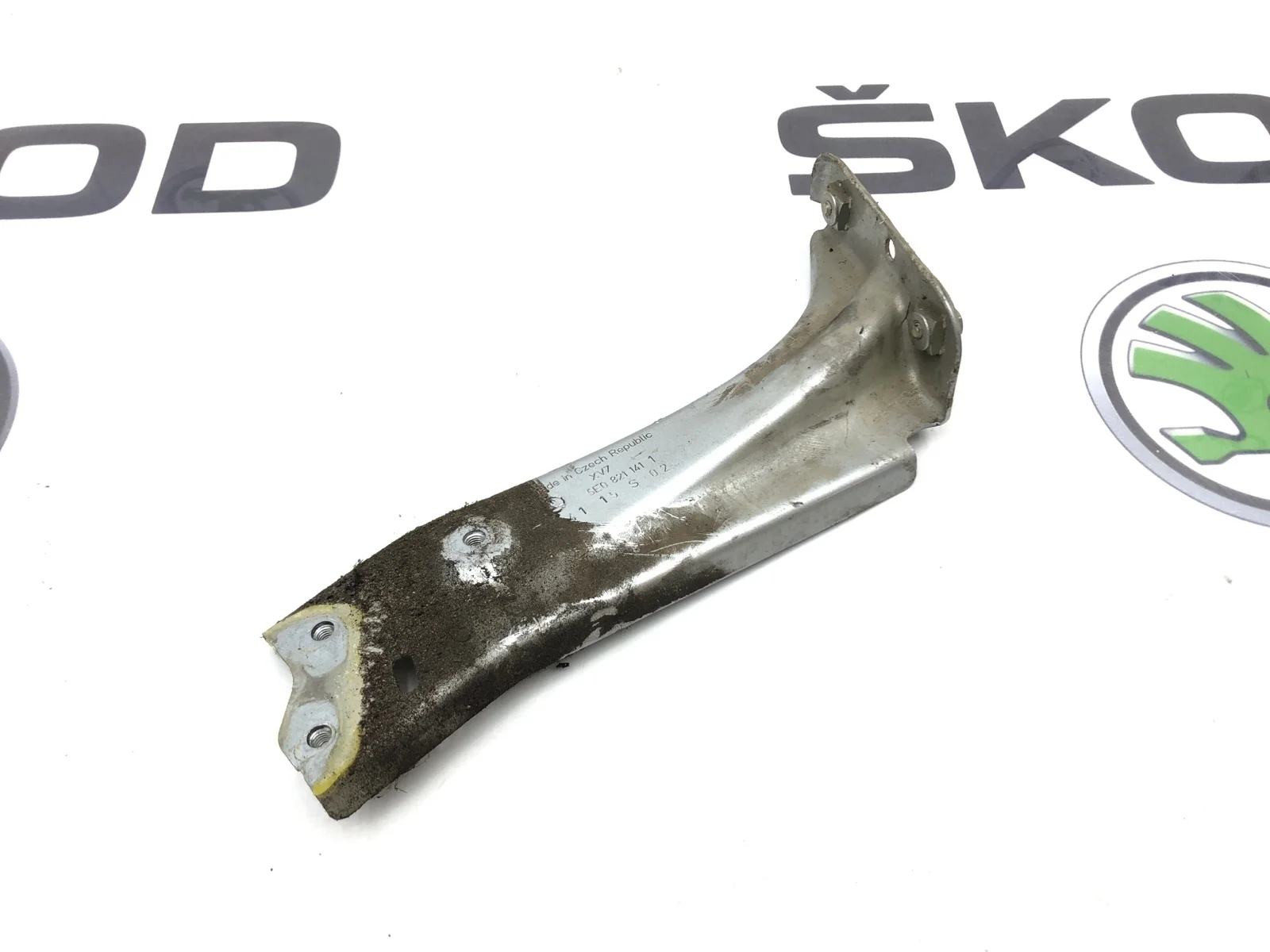 Кронштейн крыла Skoda Octavia 2016 5E0821141 A7 (5E) 1.6 TDI CLH, передний левый