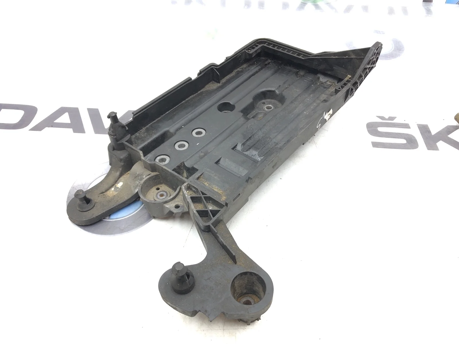 Площадка аккумулятора (АКБ) Skoda Octavia 2015 5Q0915321H A7 (5E) 2.0 CKFC