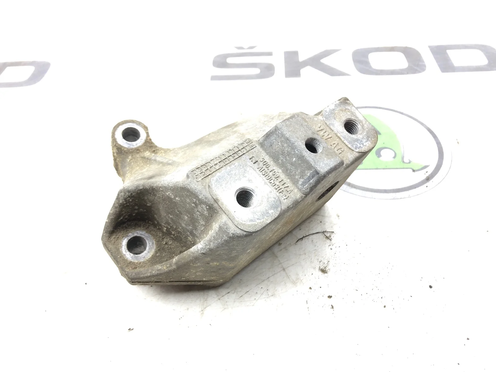 Кронштейн МКПП Skoda Octavia 2017 5Q0199117A A7 (5E) 1.6 CWVA