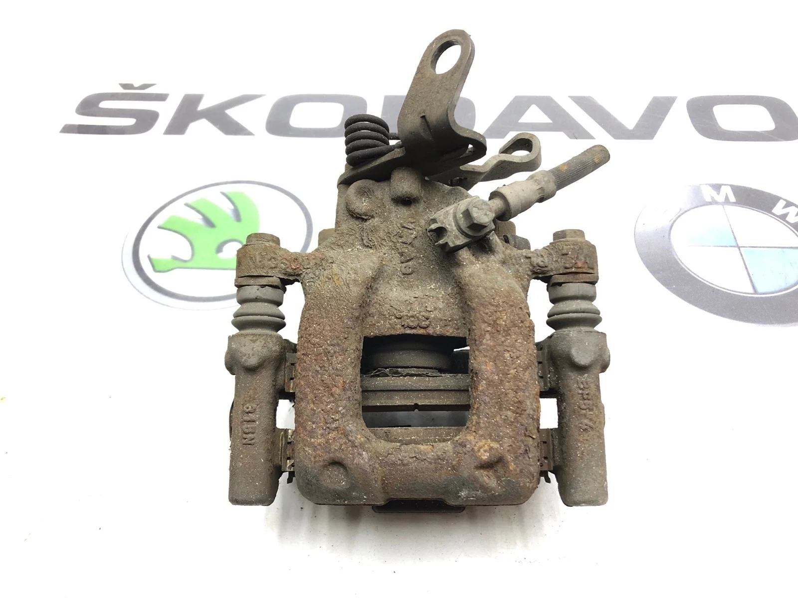 Суппорт тормозной Skoda Octavia 2012 5K0615423 A5 (1Z) 1.8 CDAB, задний левый