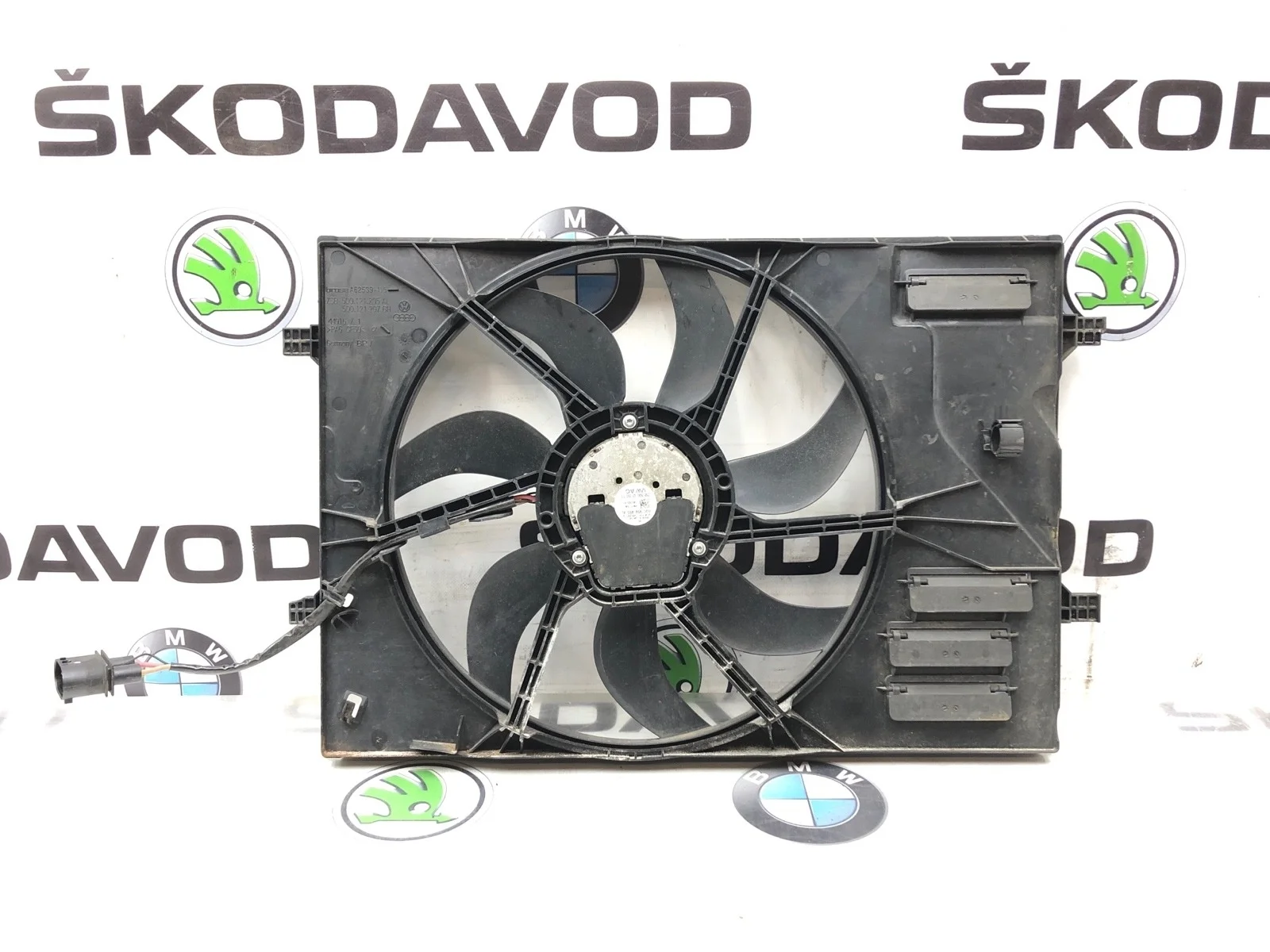 Вентилятор охлаждения радиатора Skoda Octavia 2015 5Q0959455AL A7 (5E) 1.2 CJZA