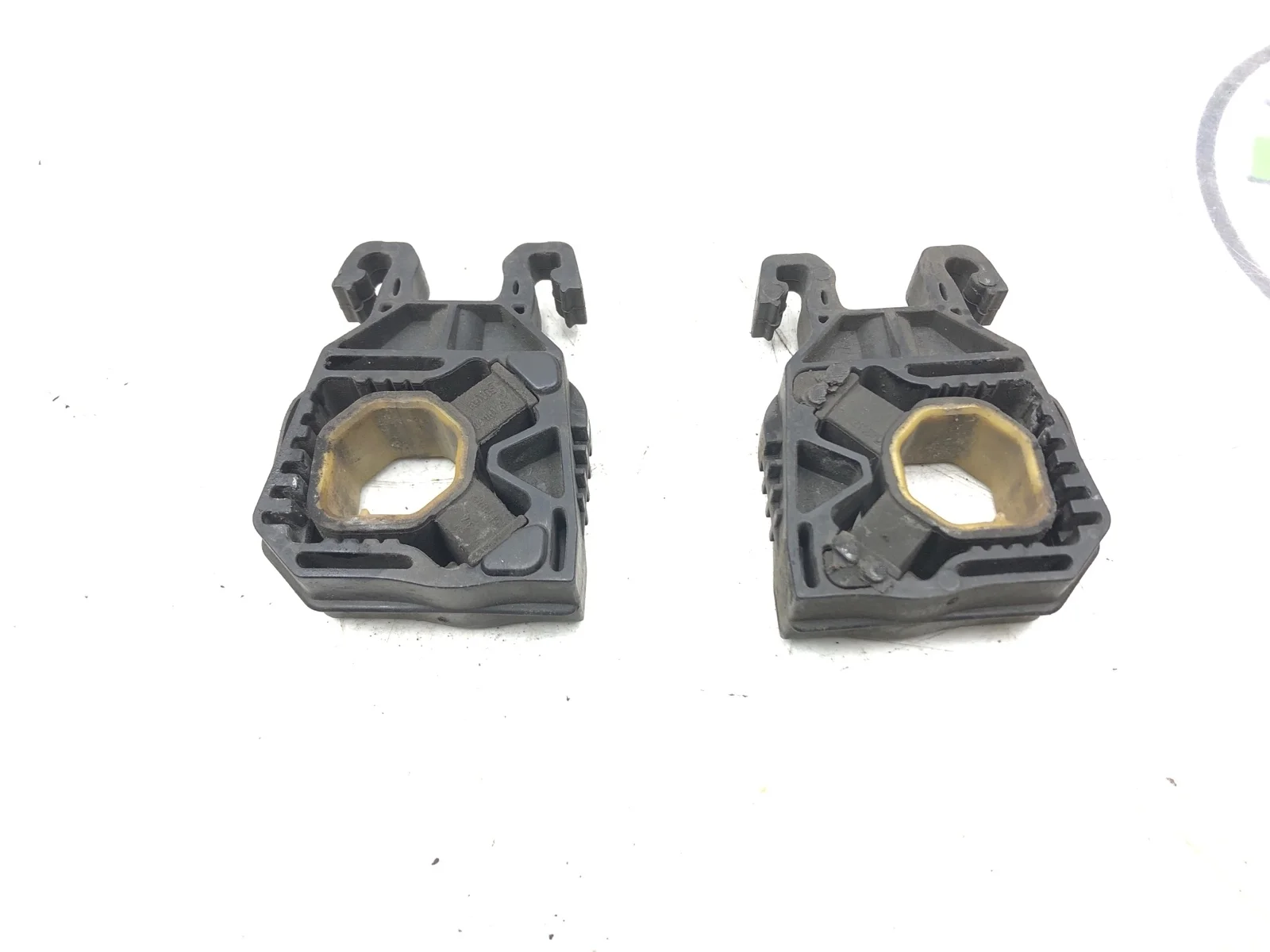 Подушка радиатора Skoda Superb 2016 5Q0121367D 3 (3V)