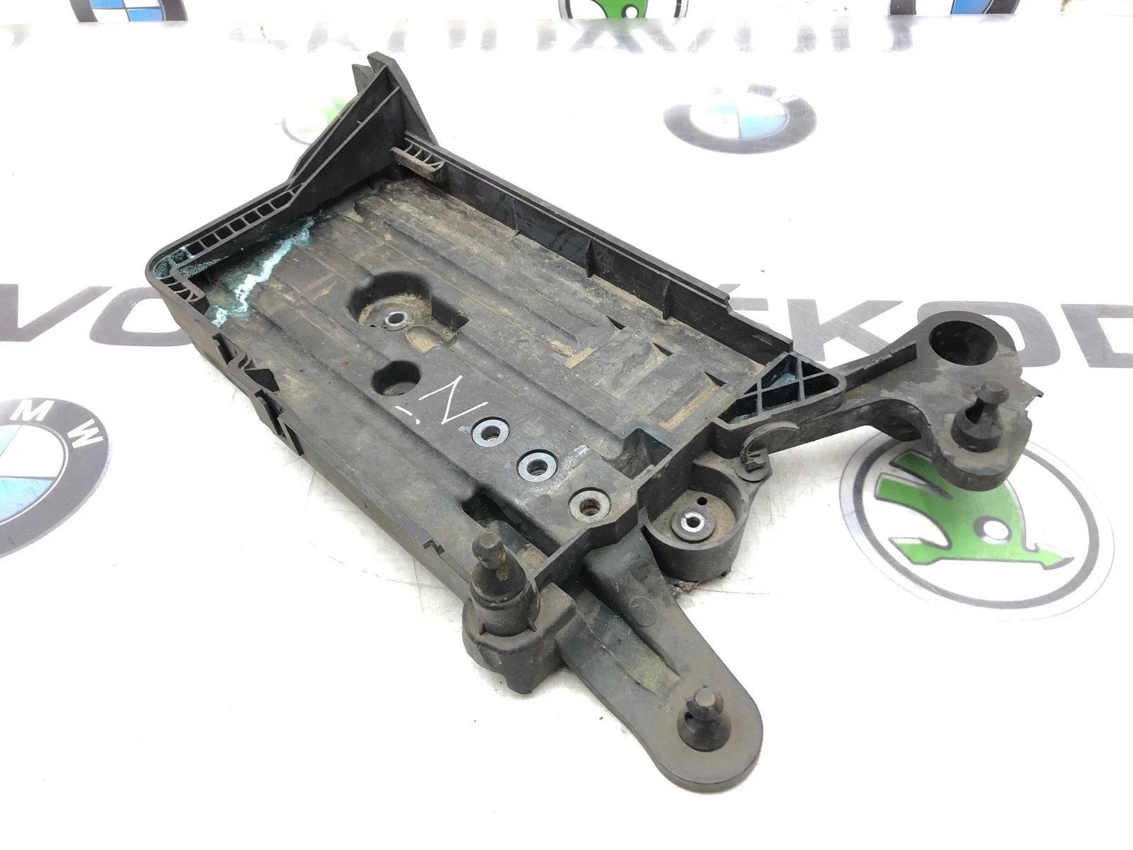 Площадка аккумулятора (АКБ) Skoda Octavia 2015 5Q0915331K A7 (5E) 1.2 CYVB