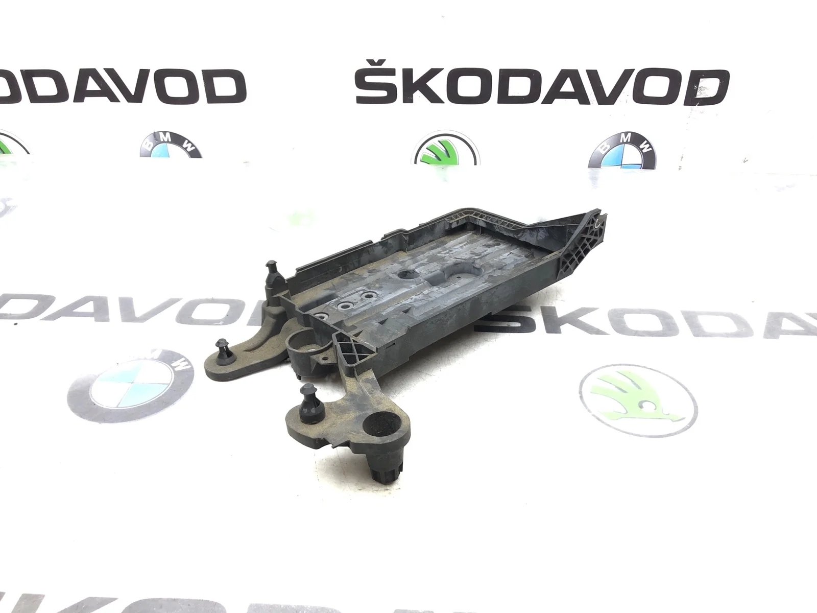 Площадка аккумулятора (АКБ) Skoda Octavia 2015 5Q0915331J A7 (5E) 1.6 TDI CLH