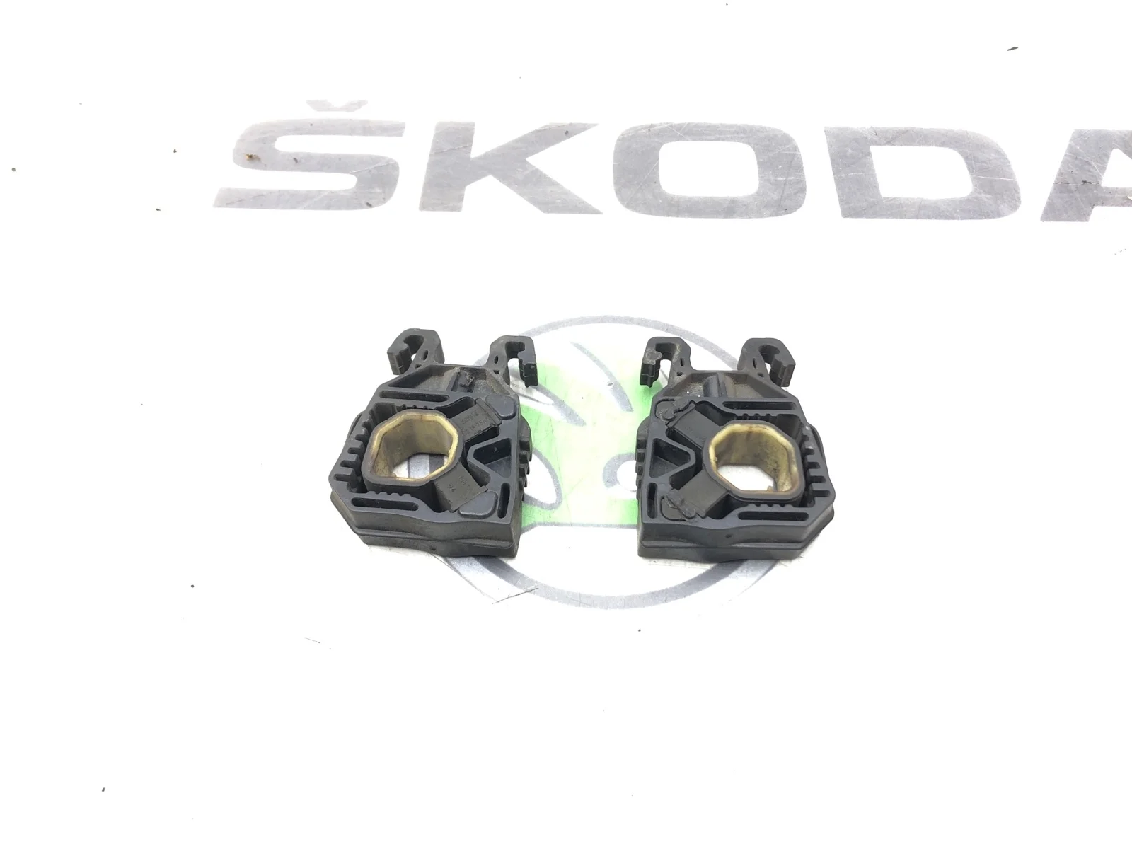 Подушка радиатора Skoda Octavia 2015 5Q0121367D A7 (5E) 1.2 CYVB