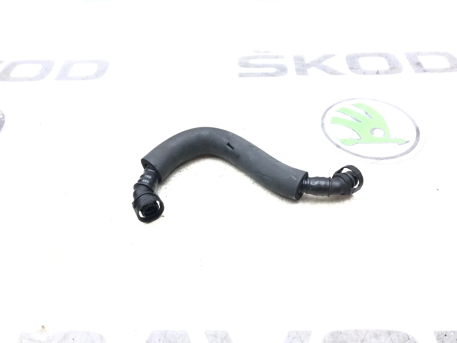 Патрубок картерных газов Skoda Octavia 2010 06J103221 A5 (1Z) 1.8 CDAB