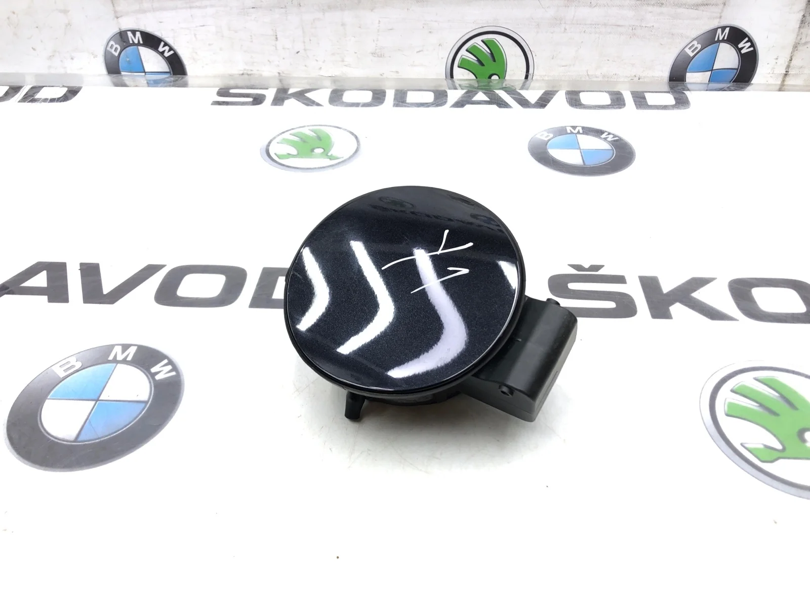 Лючок бензобака Skoda Yeti 2011 5L6809857GRU 5L 2.0 CFHC