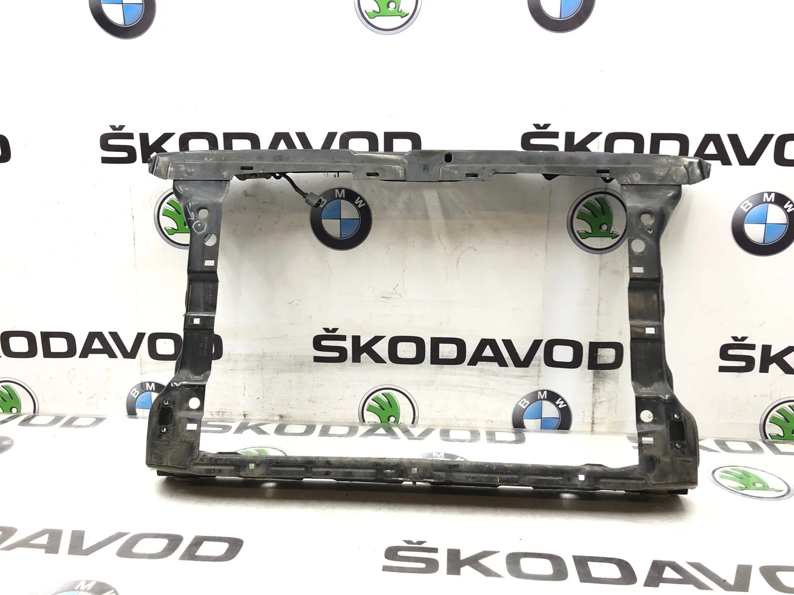 Телевизор Рамка радиатора Skoda Yeti 2011 5L0805591 5L 2.0 CFHC