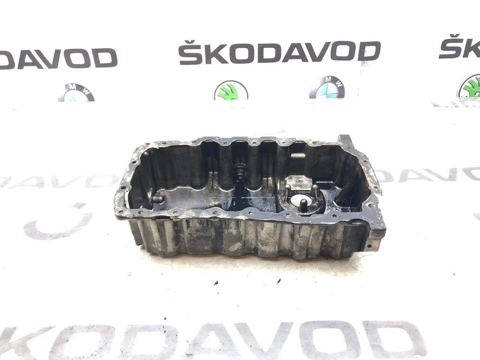Масляный поддон двигателя Skoda Yeti 2011 03G103603AD 5L 2.0 CFHF