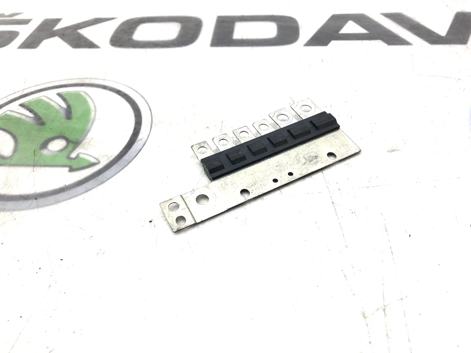 Предохранитель Skoda Octavia 2012 1K0937629A A5 (1Z) 1.8 CDAB