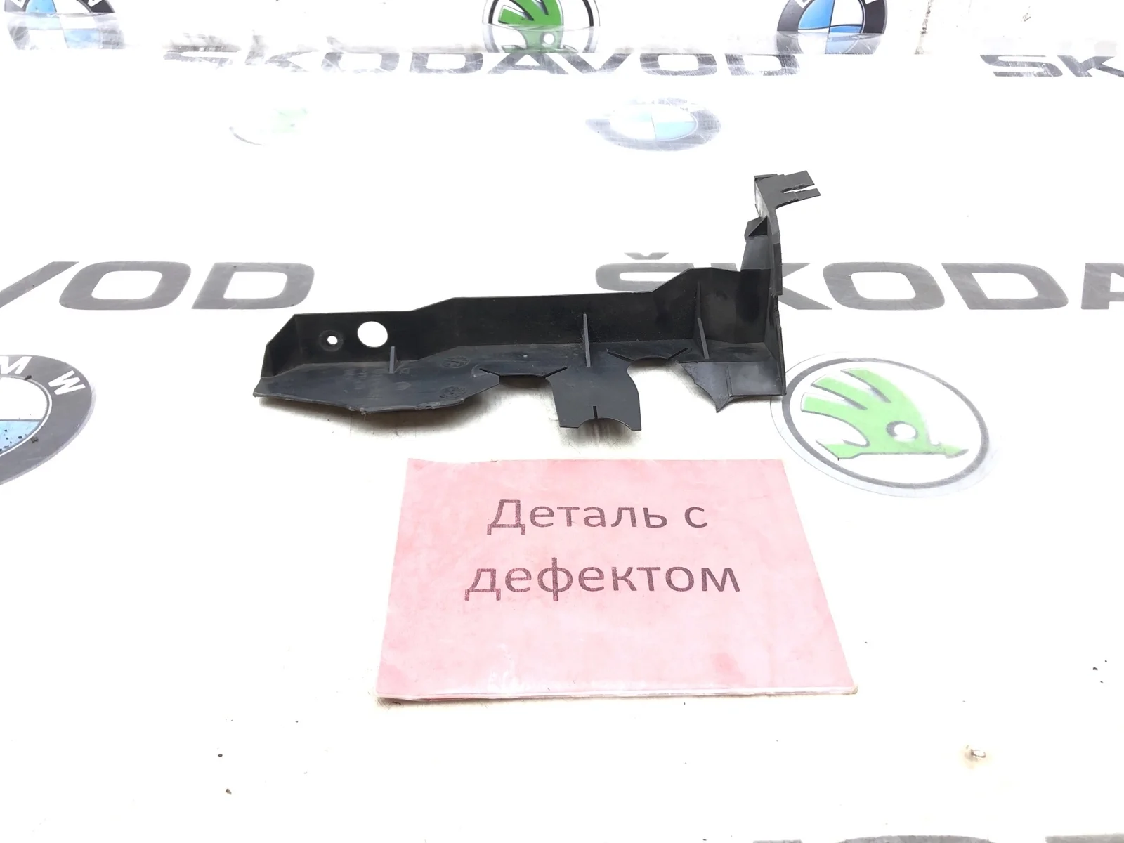 Дефлектор радиатора Skoda Octavia 2011 1Z0121284B A5 (1Z), правый