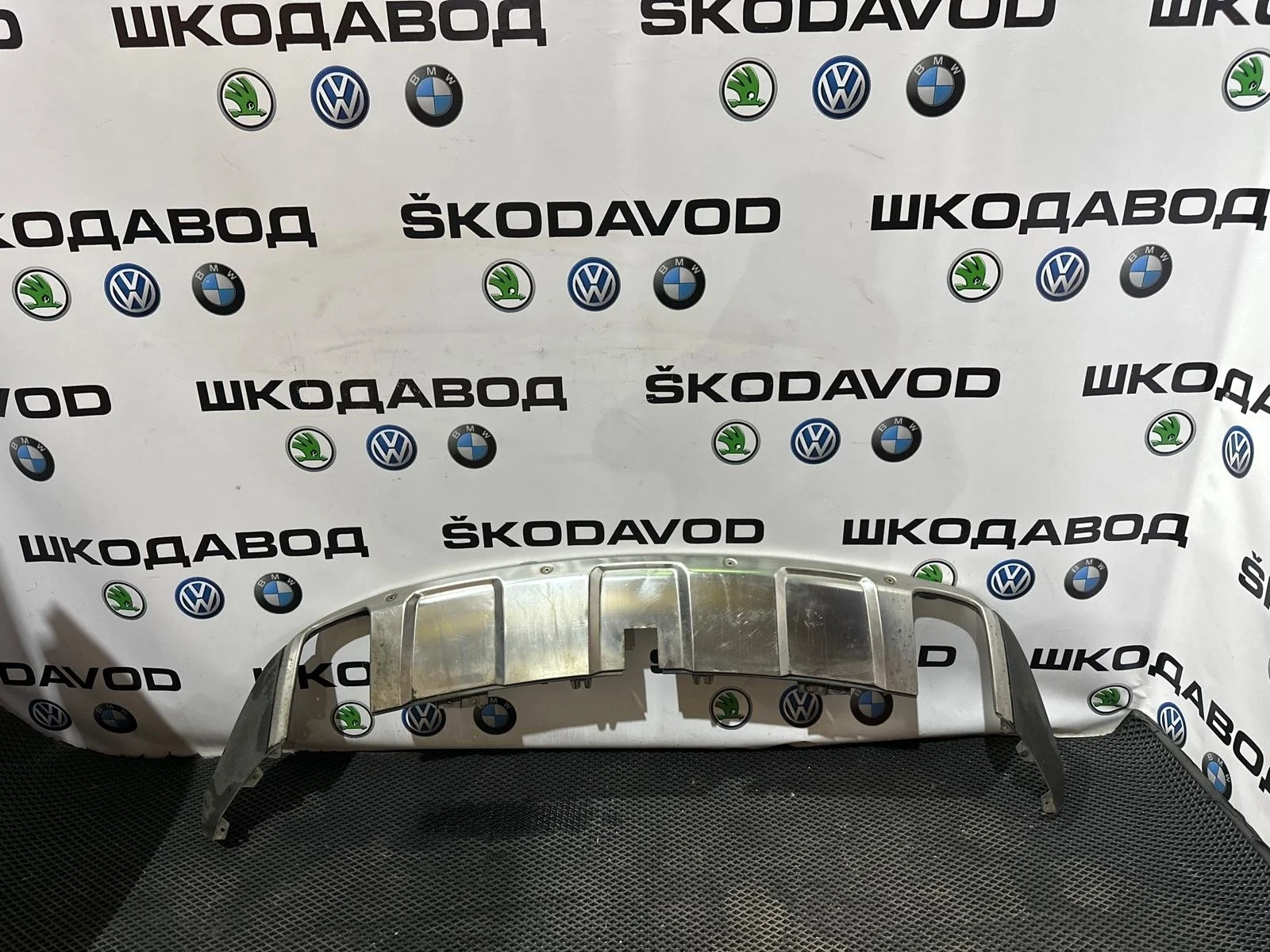 Накладка бампера Mercedes-Benz ML 2009 A1648853323 W164 3.0 OM642.940, задняя