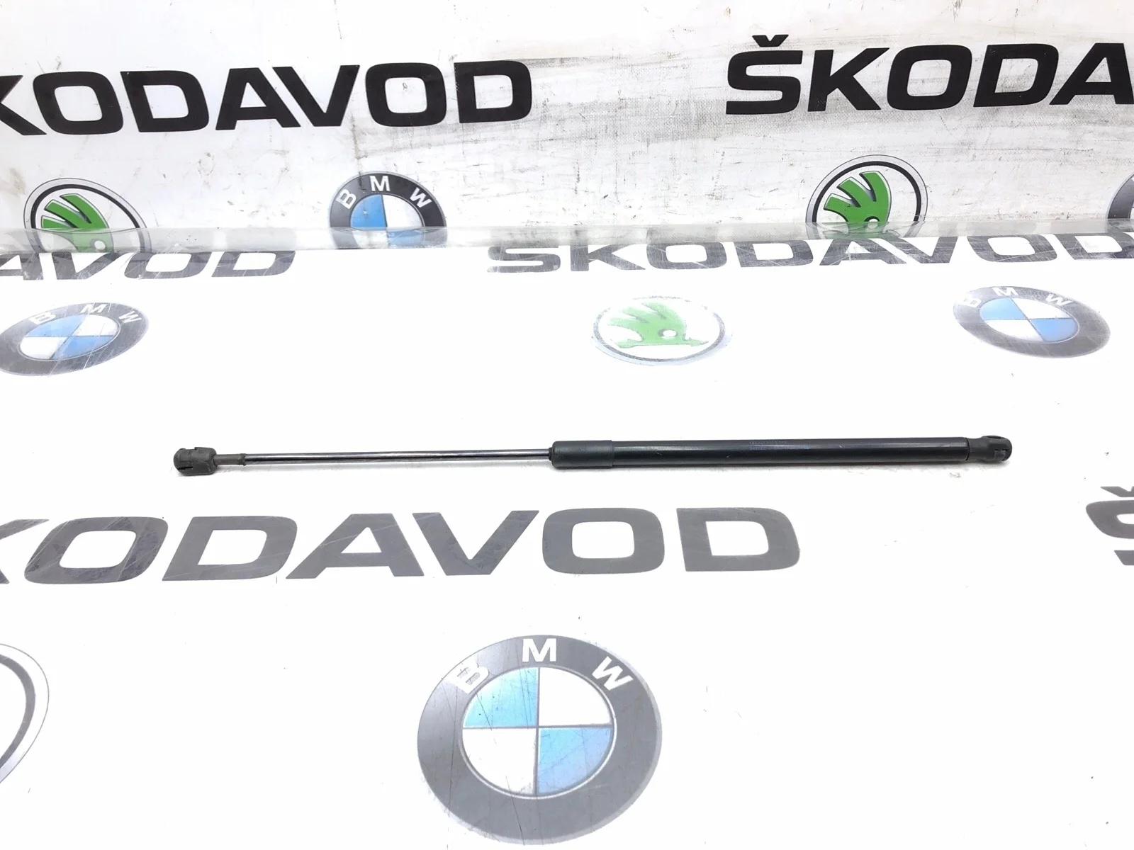 Амортизатор крышки багажника Skoda Octavia RS 2010 1Z5827550E A5 (1Z) 2.0 CCZA