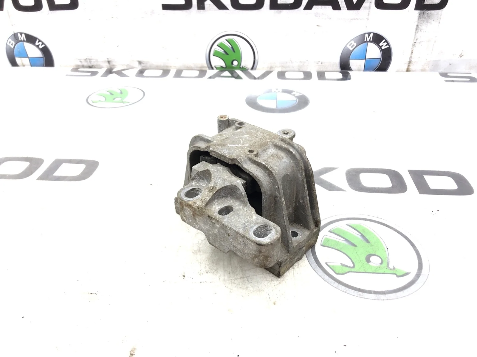 Опора двигателя Skoda Octavia 2011 1K0199262AL A5 (1Z) 1.6 BSE, правая