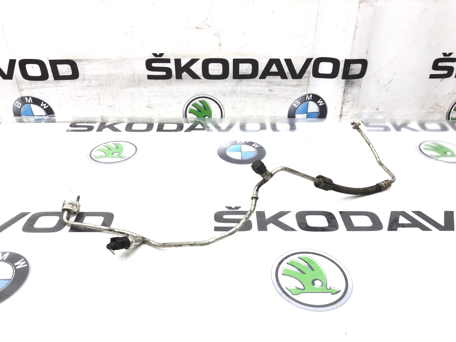 Трубка кондиционера тонкая с датчиком Skoda Octavia 2017 5Q0820741B A7 (5E) 1.6 DDYA