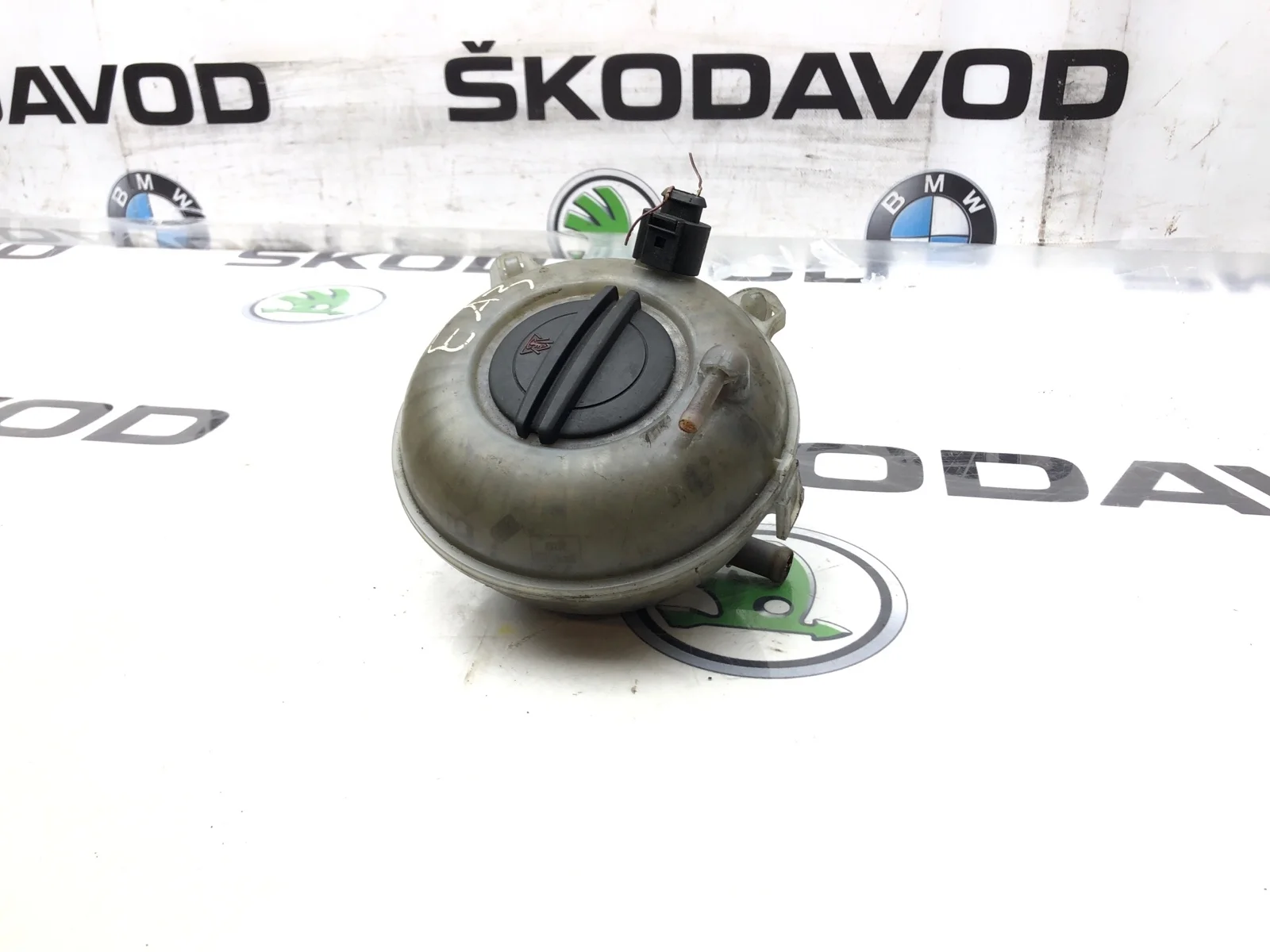 Расширительный бачок Skoda Octavia 2017 5Q0121407G A7 (5E) 1.6 DDYA