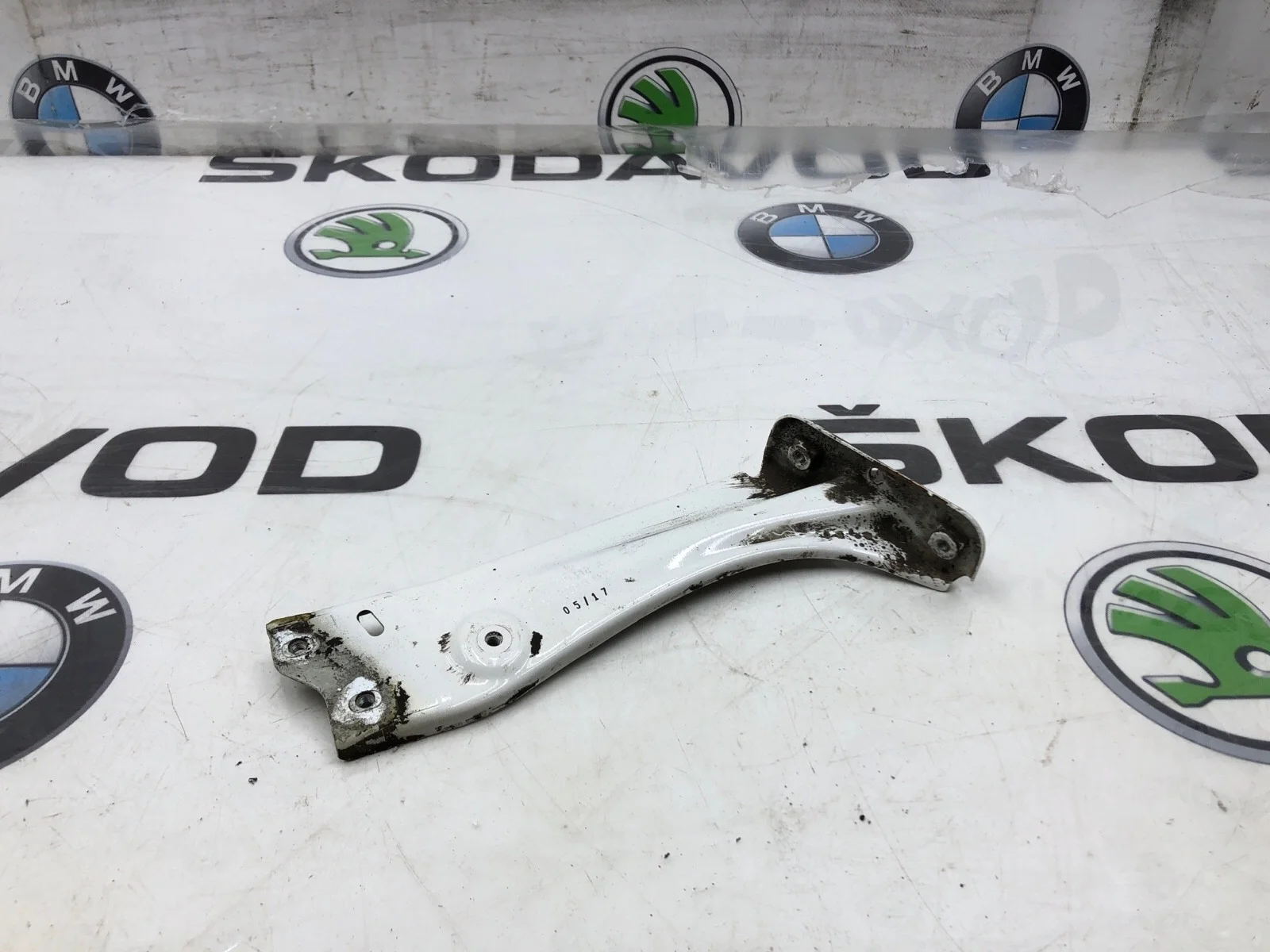 Кронштейн крыла Skoda Octavia 2017 5E0821142A A7 (5E) 1.6 DDYA, передний правый