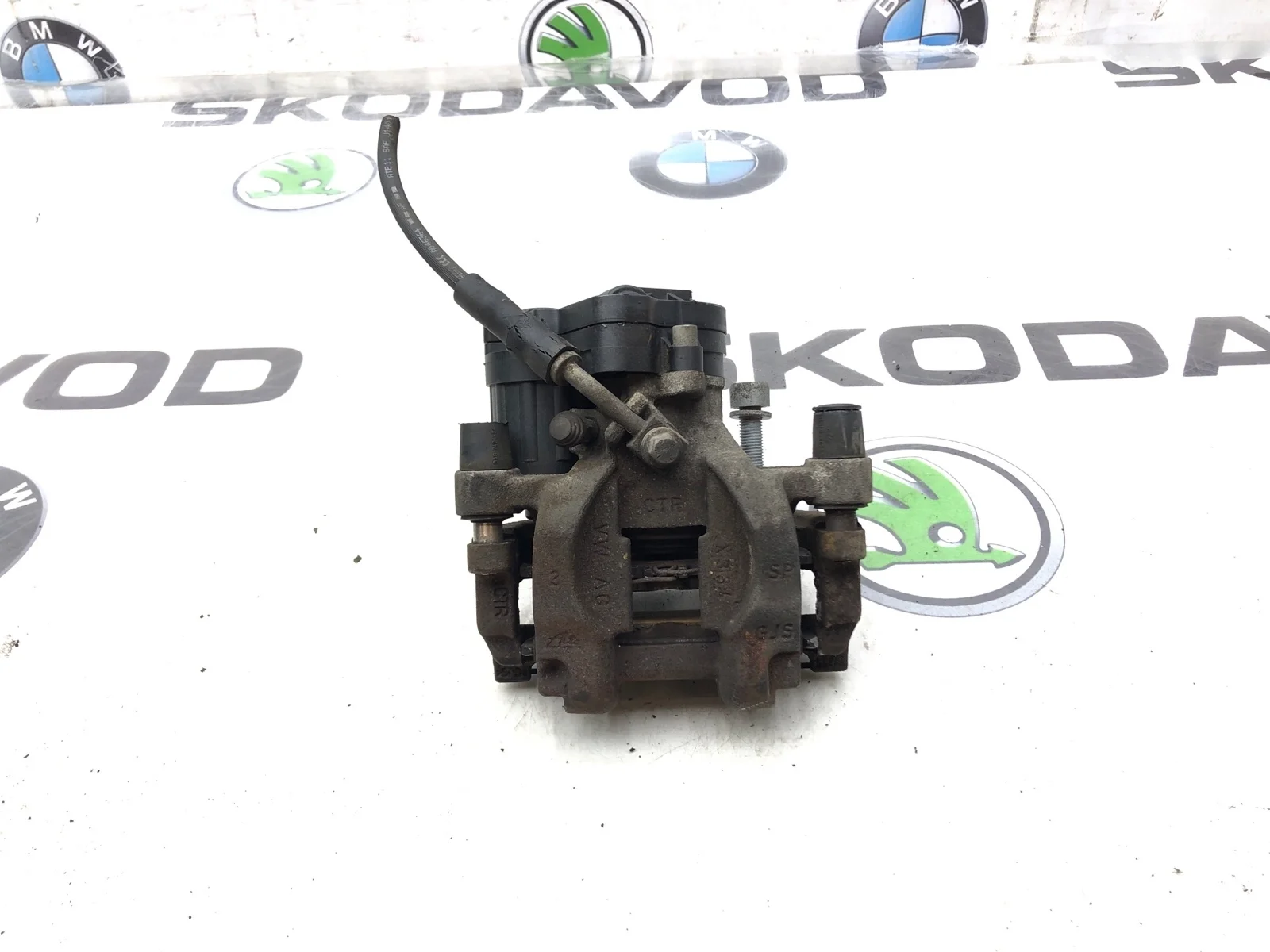 Суппорт тормозной Volkswagen Passat 2018 3Q0615424 B8 2.0 DFGA, задний правый