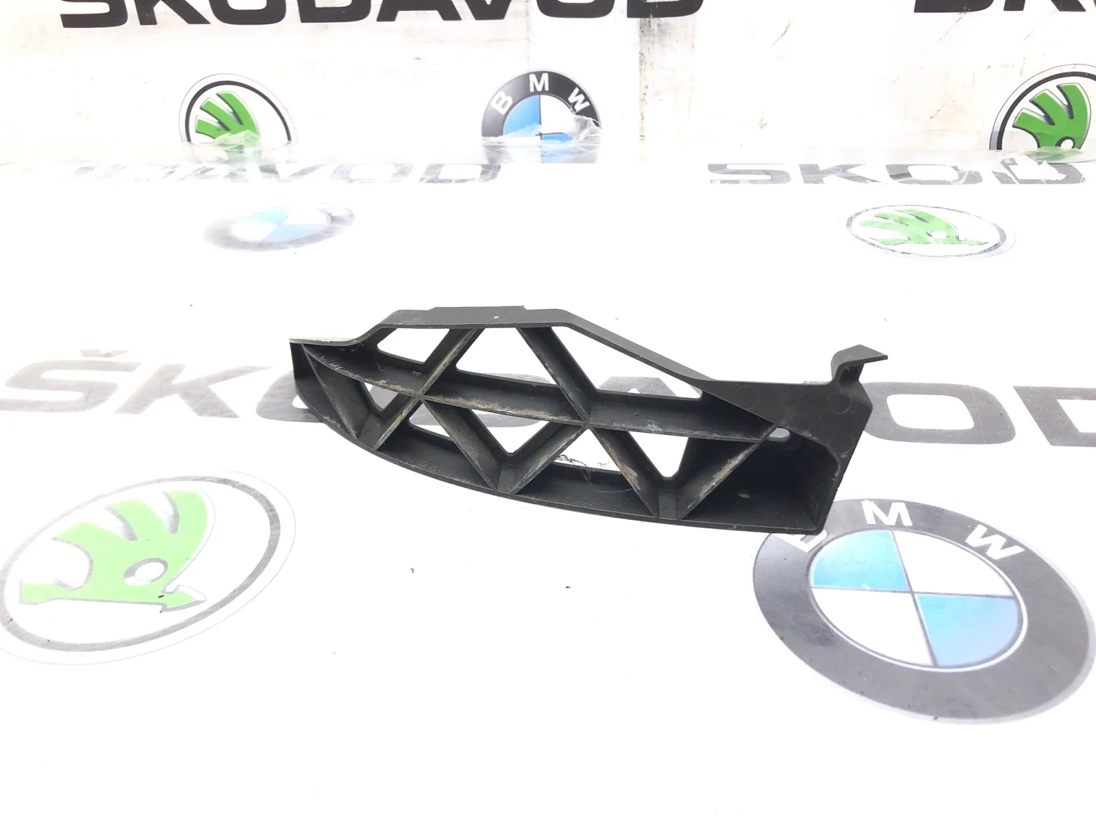 Направляющая бампера Skoda Octavia 2010 1Z5807394 A5 (1Z) 1.4 CAXA, задняя правая