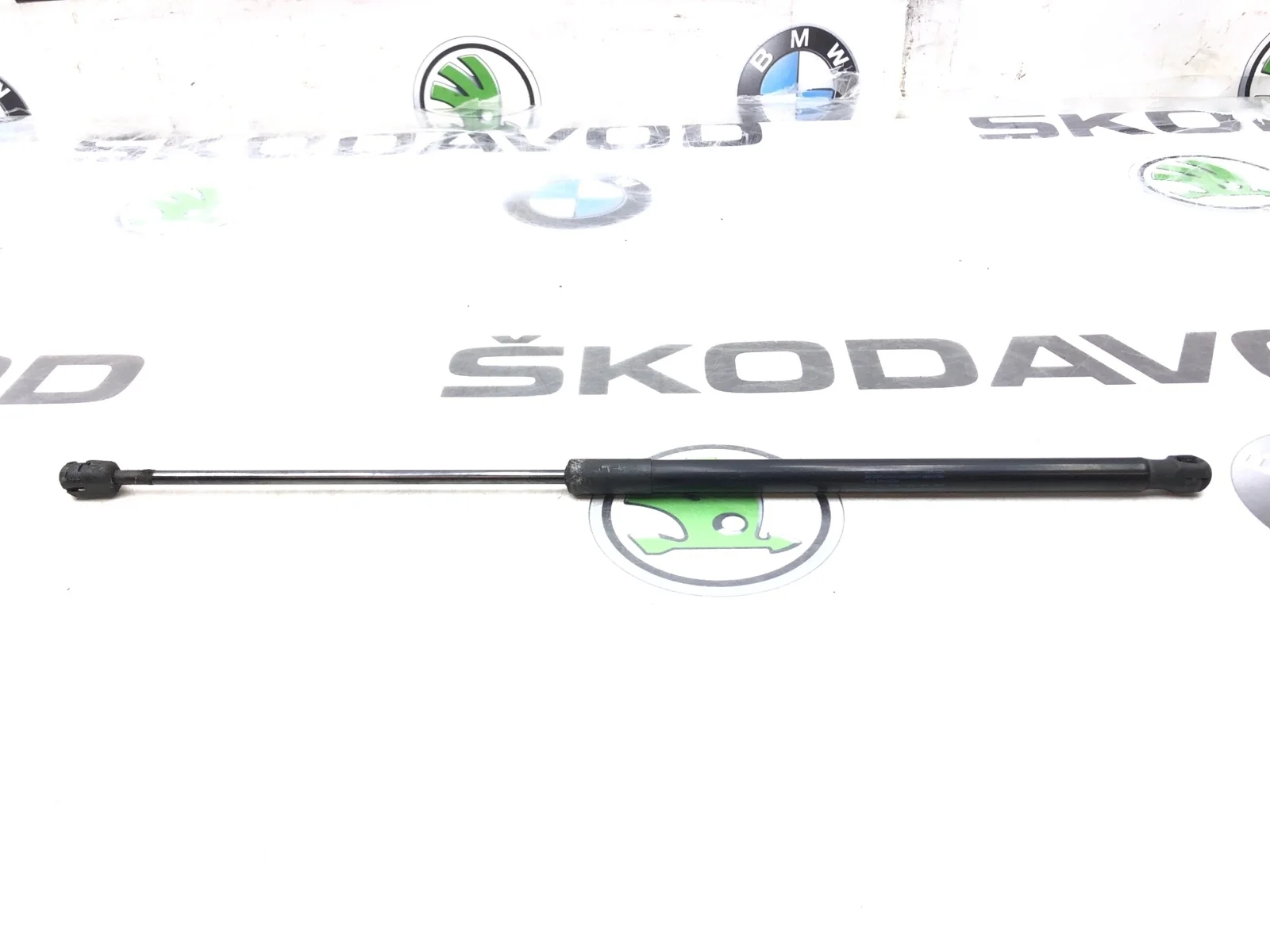 Амортизатор крышки багажника Skoda Octavia 2010 1Z5827550B A5 (1Z) 1.4 CAXA