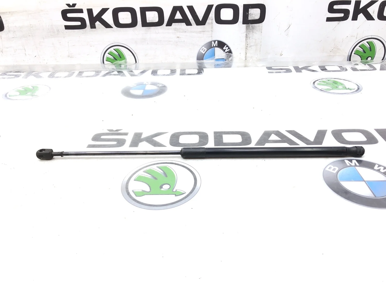 Амортизатор крышки багажника Skoda Octavia 2010 1Z5827550B A5 (1Z) 1.4 CAXA