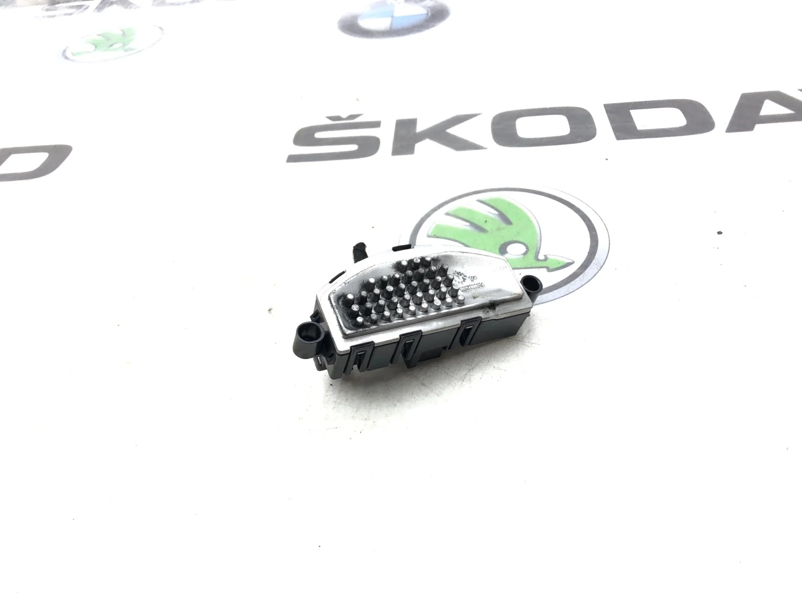 Резистор отопителя Skoda Octavia 2017 5Q0907521E A7 (5E) 1.6 DDYA