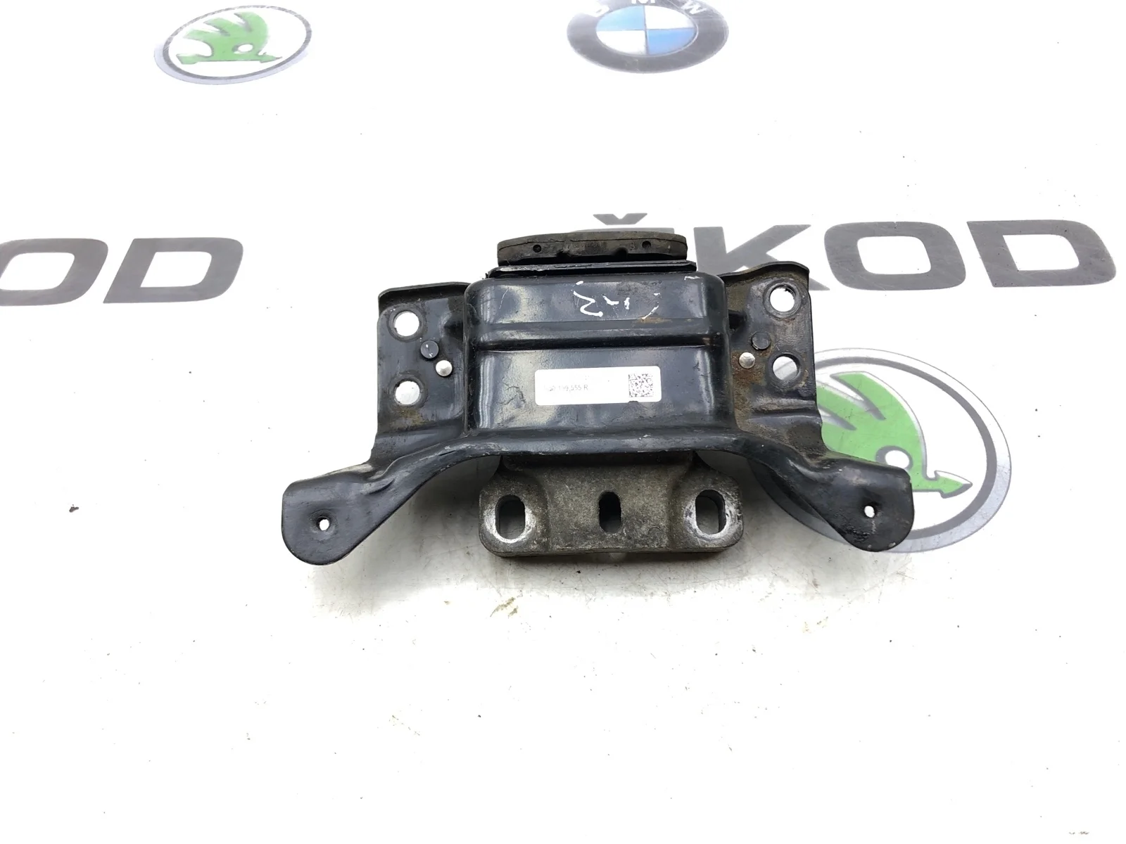 Опора МКПП Skoda Octavia 2017 5Q0199555R A7 (5E) 1.6 DDYA, левая