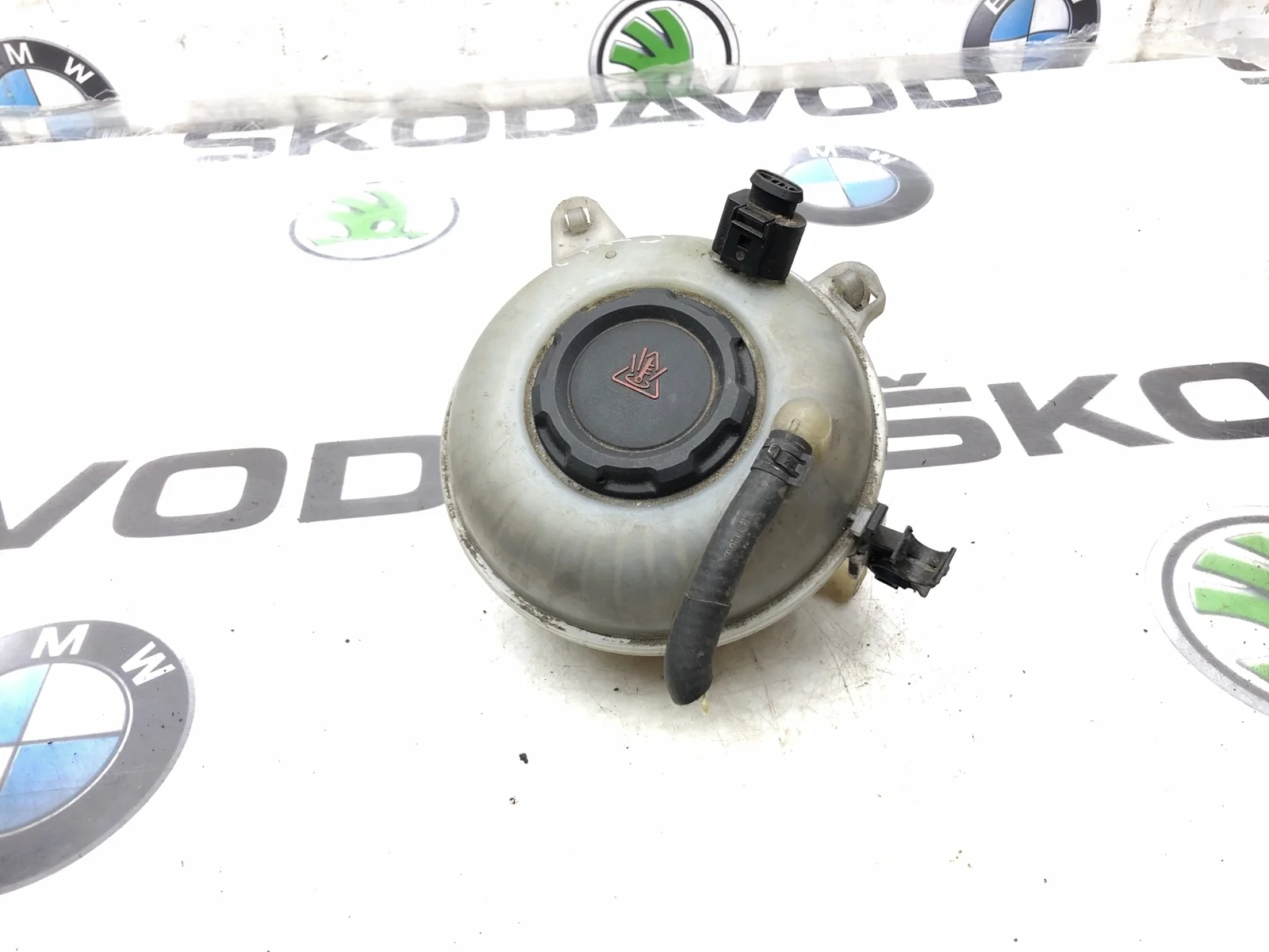 Расширительный бачок Volkswagen Passat 2018 5Q0121407G B8 2.0 DFGA