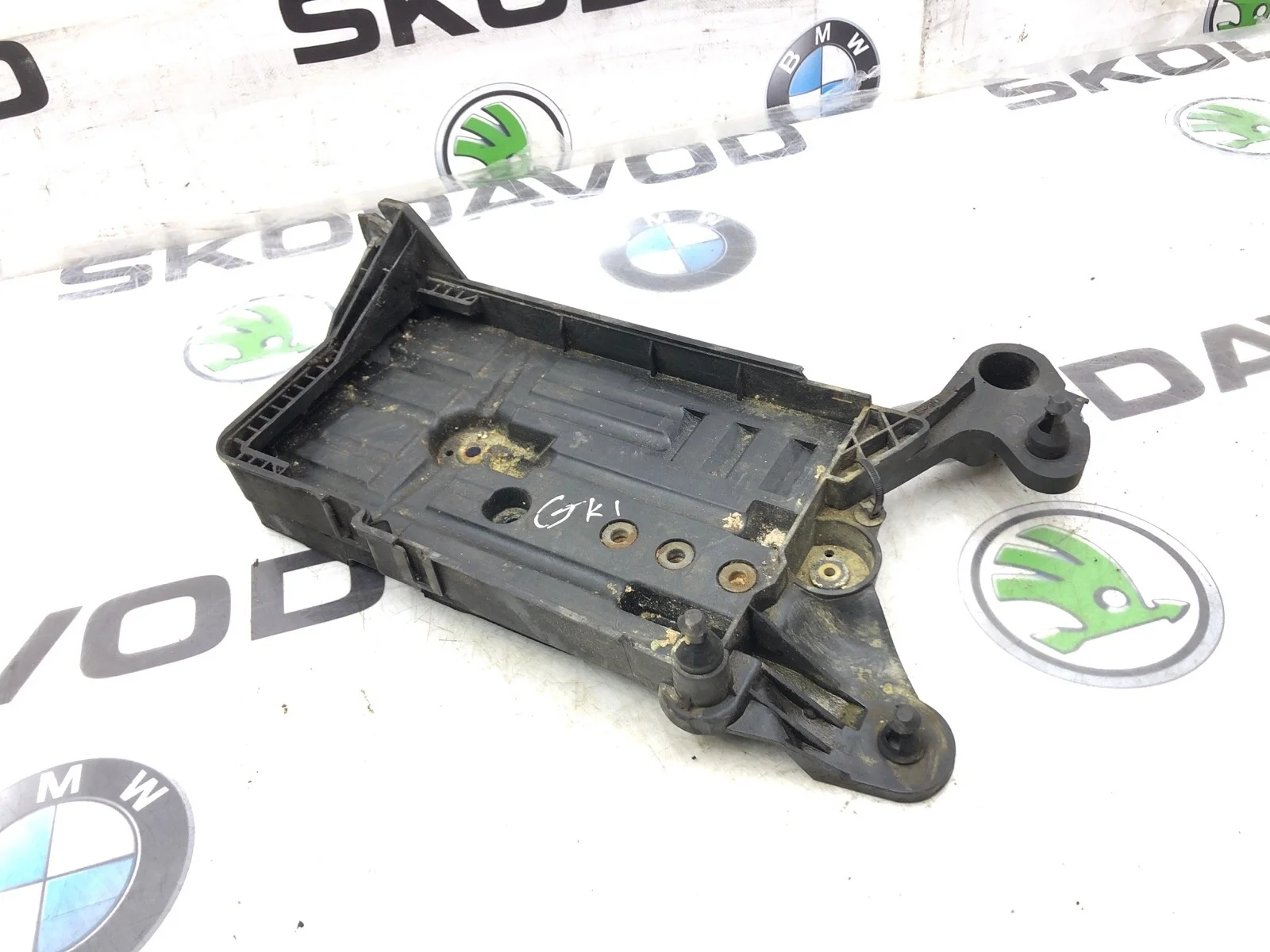 Площадка аккумулятора (АКБ) Skoda Octavia 2017 5Q0915321J A7 (5E) 1.6 DDYA